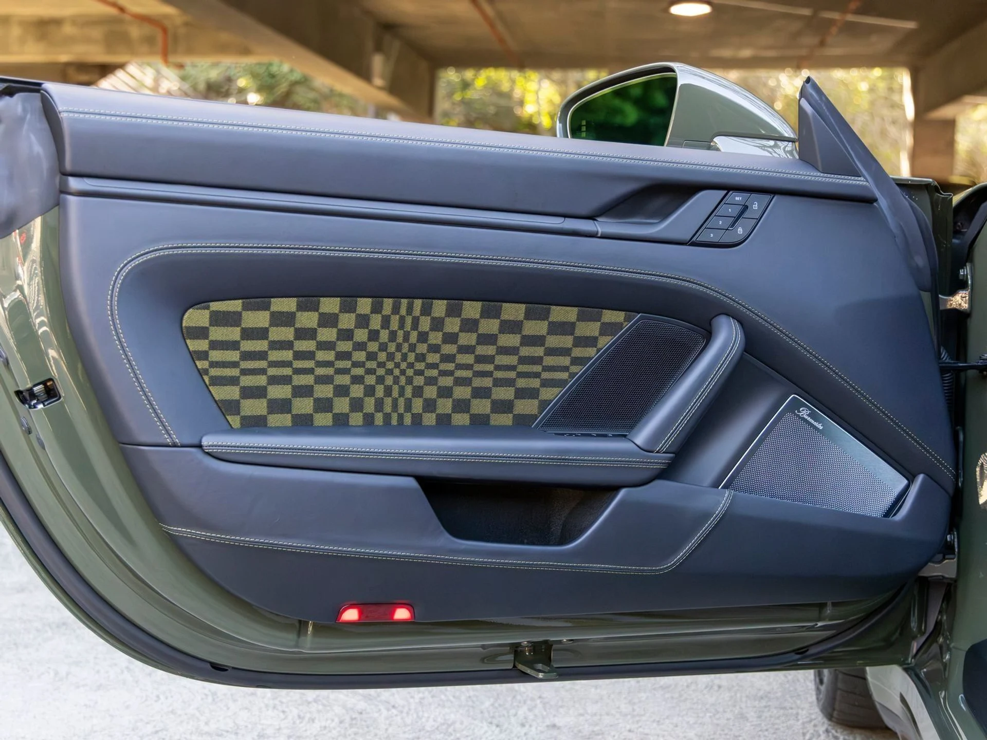 mph031_3129767944_32_5937da24e6