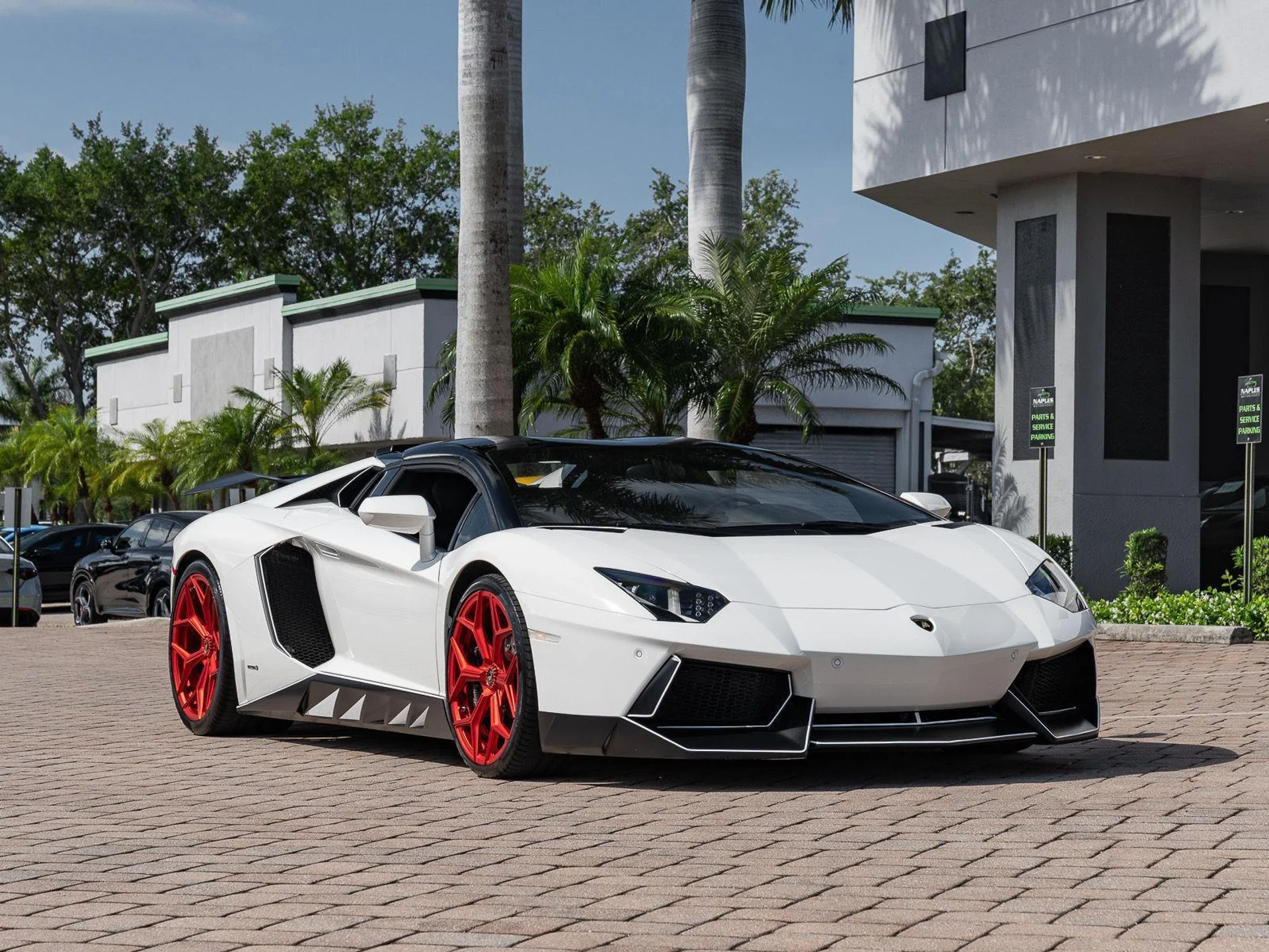 mph031_3141185132_Used_2016_Lamborghini_Aventador_LP_700_4_1777082809_80770bde03