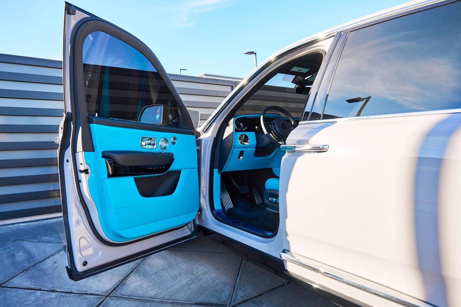 mph031_3145962414_Used_2025_Rolls_Royce_Cullinan_Base_1767668793_7a8f18015c