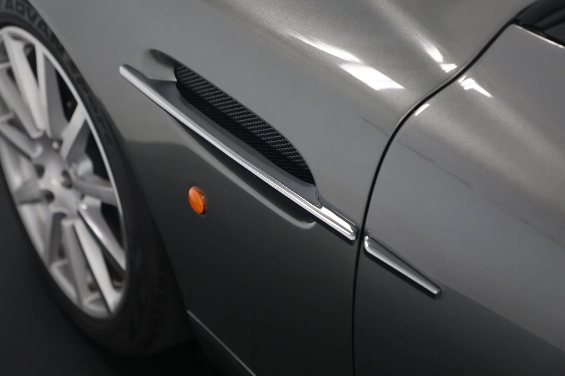 mph031_314691832_Used_2006_Aston_Martin_V12_Vanquish_S_1792851745_ab7f233779