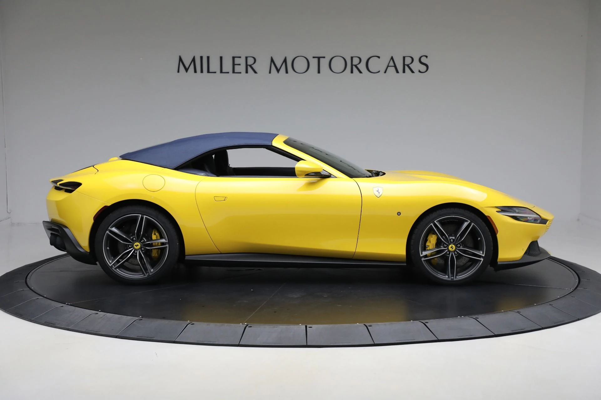 mph031_3149195073_Used_2025_Ferrari_Roma_Spider_1758310814_b65f5b0244