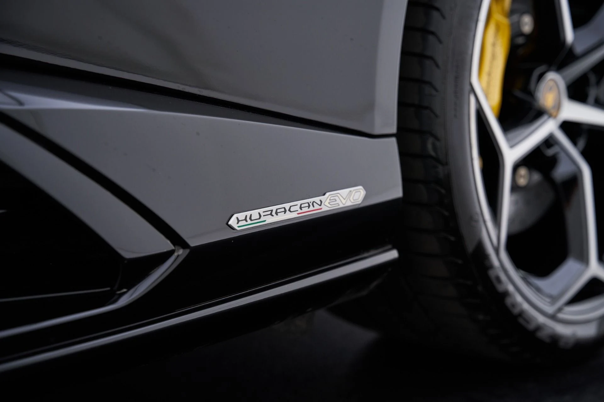 mph031_3159334258_Used_2024_Lamborghini_Huracan_1793135567_00290e45d0