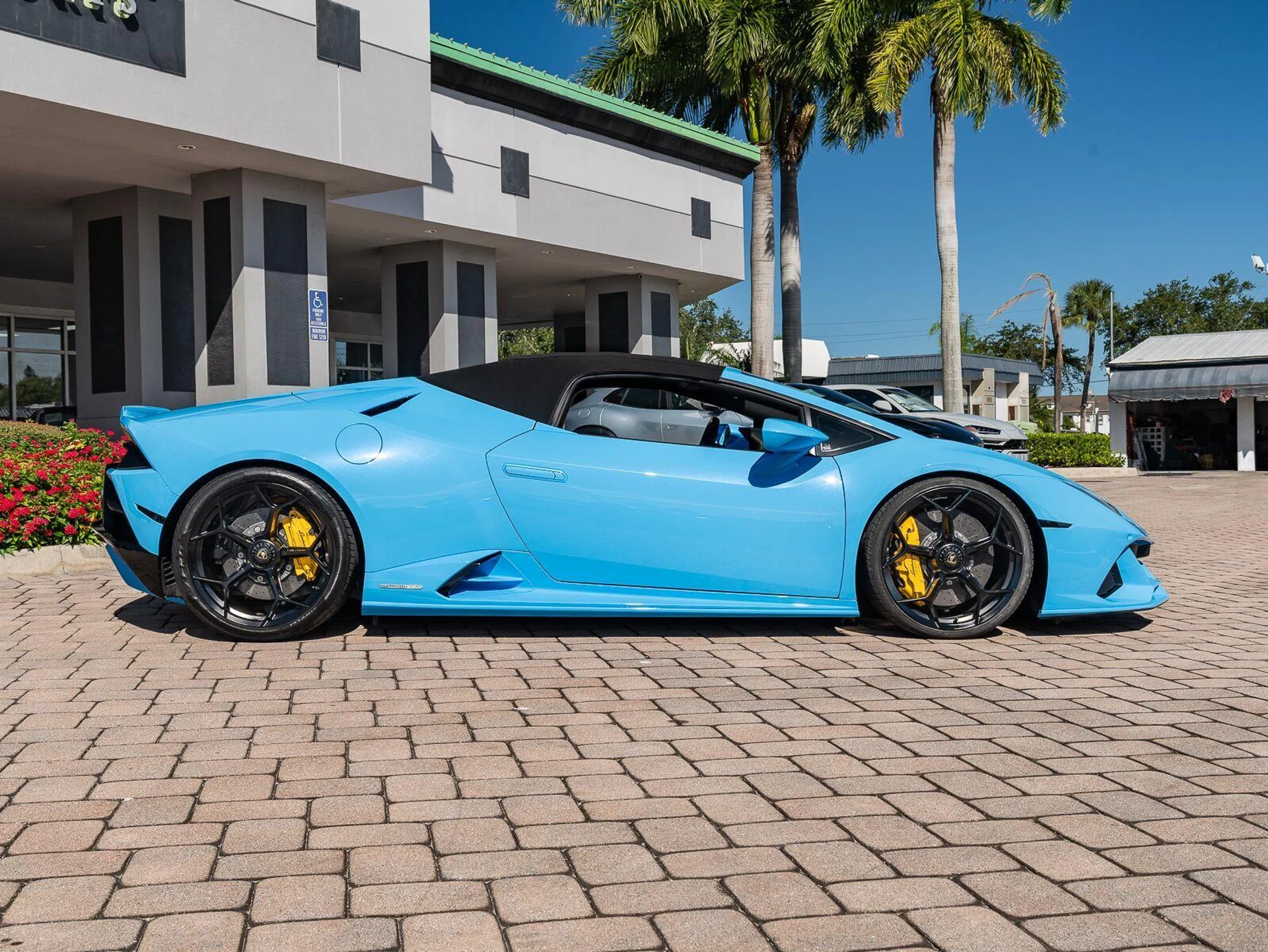 mph031_3164388928_Used_2022_Lamborghini_Huracan_EVO_Spyder_AWD_1792704193_5dff386b41