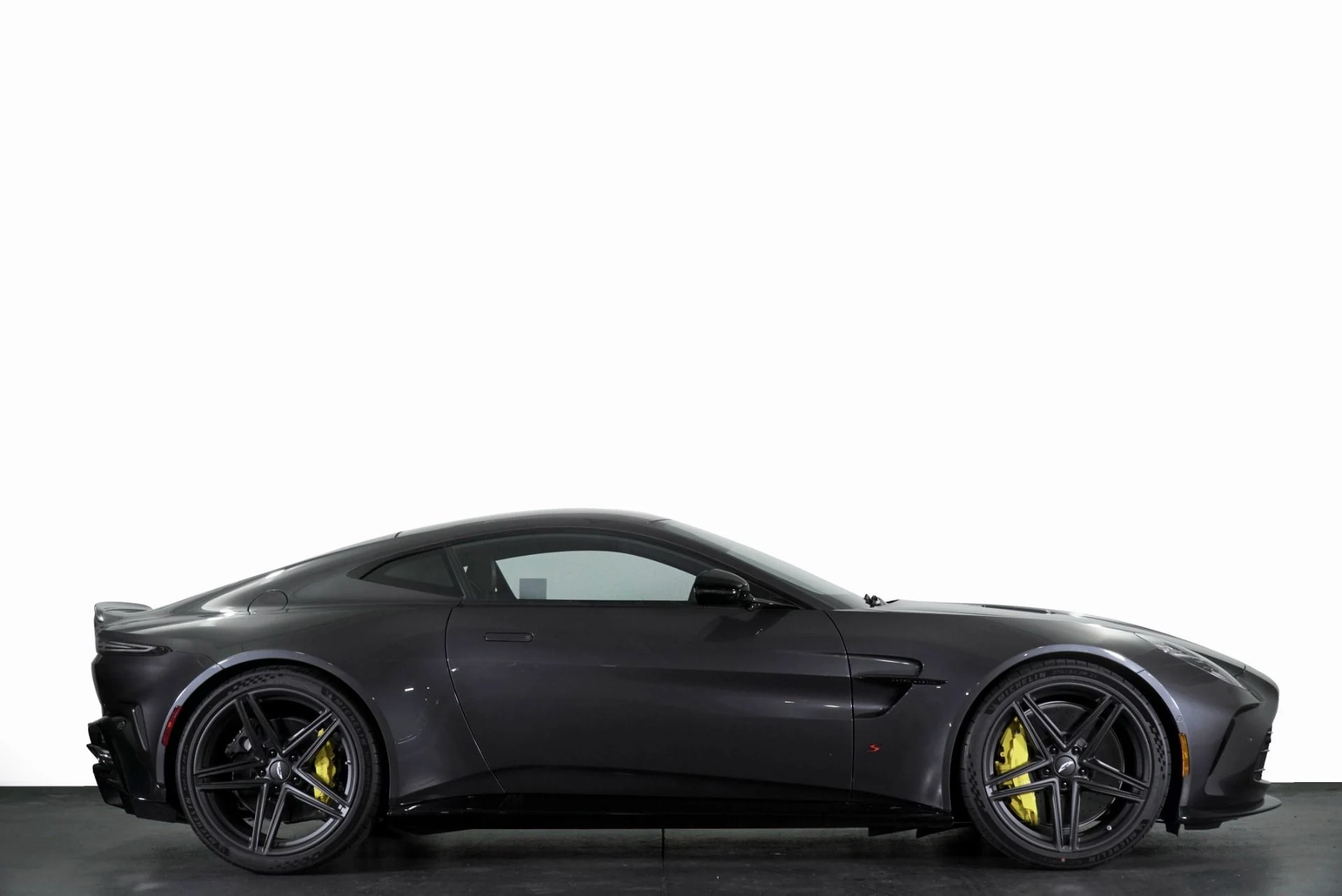 mph031_3167616267_New_2026_Aston_Martin_Vantage_S_1768374197_f577364d5c