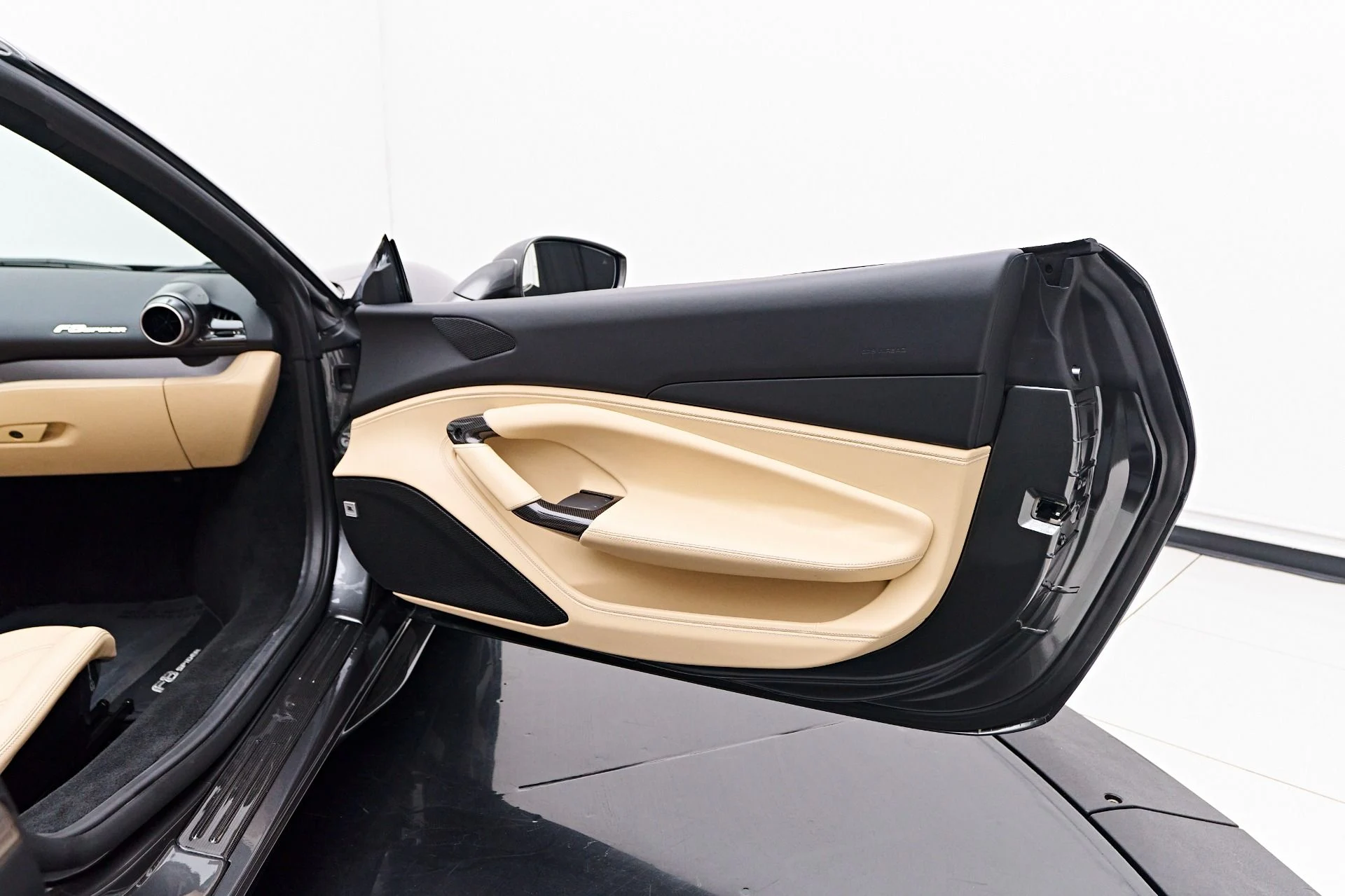 mph031_3169434682_Used_2022_Ferrari_F8_Spider_Base_1769106989_7b5e13555a