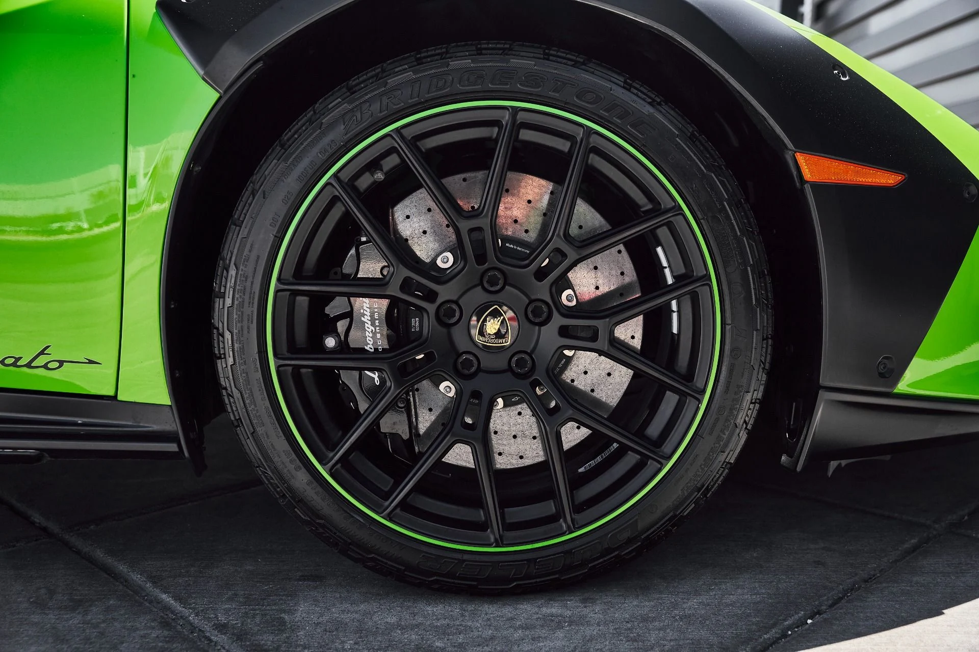 mph031_3174089991_Used_2023_Lamborghini_Huracan_Sterrato_Base_1779238864_5c89f2d645