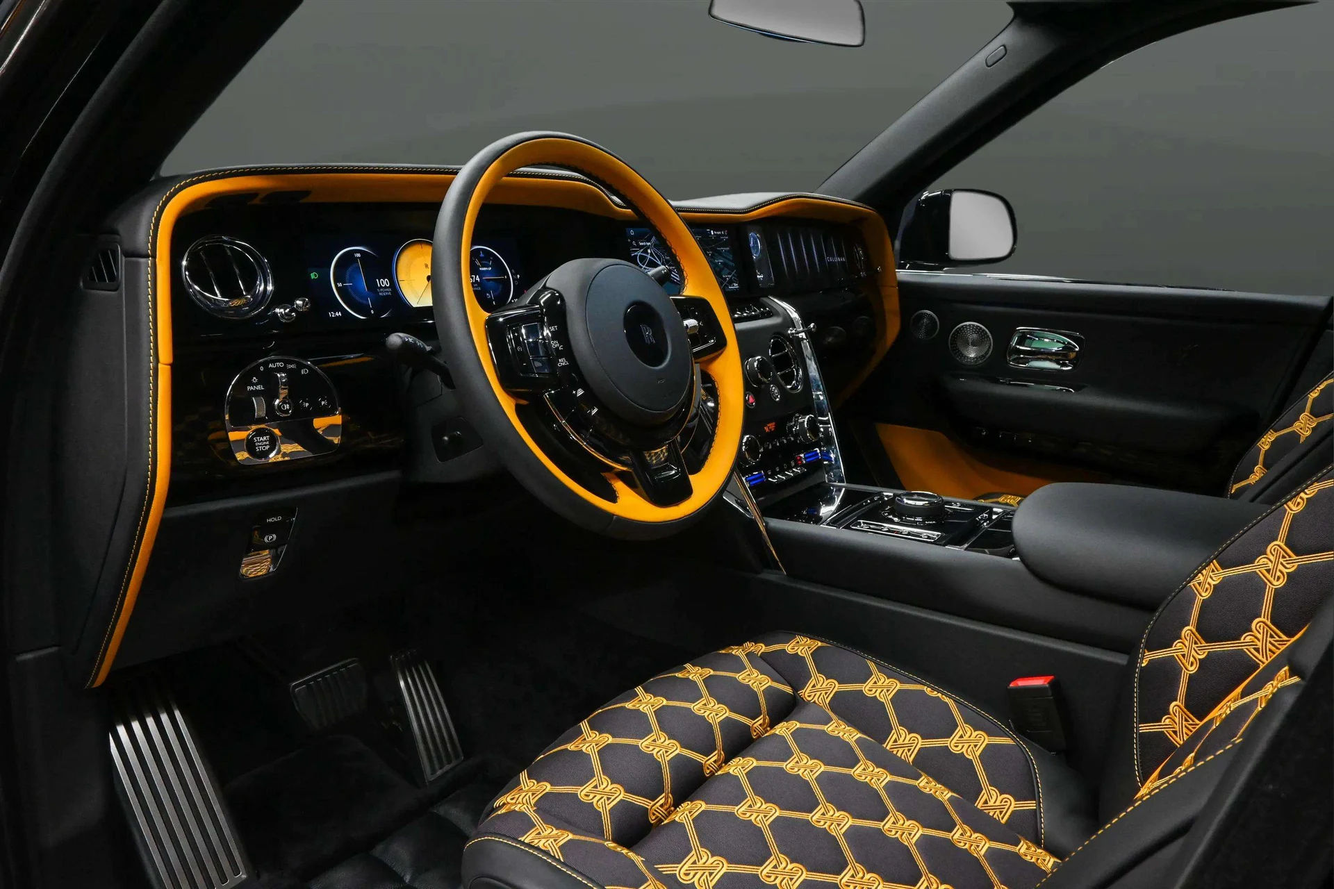 mph031_3193088992_d2ccead4_55e9_4a7c_a739_f411847ed2ad_202520_Rolls_Royce20_Cullinan20282502729_32_6761ba675a
