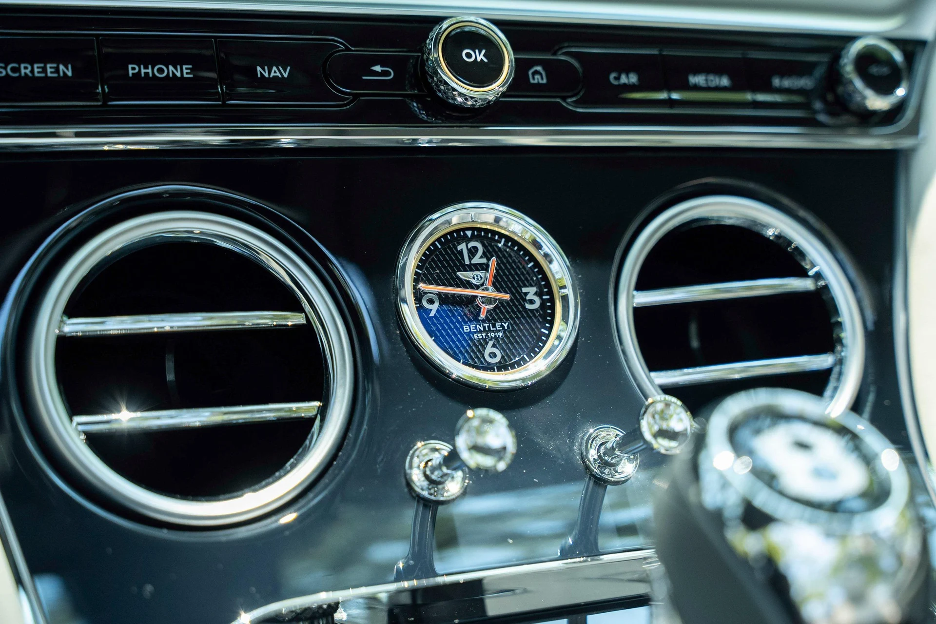 mph031_3217260315_451284868_6954be2c4e73cd9f103f4df8_5d4b47cdf2