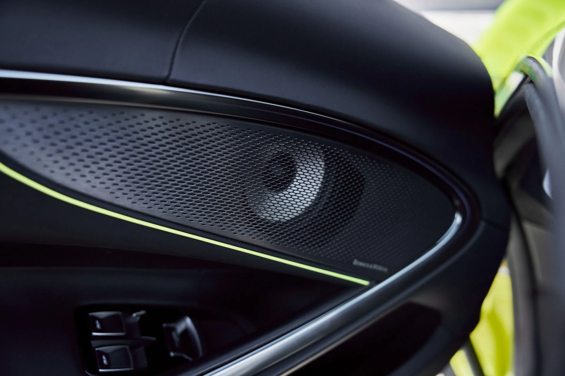 mph031_3219364969_Used_2025_Mc_Laren_Artura_Tech_Lux_1769825873_0df23cff94