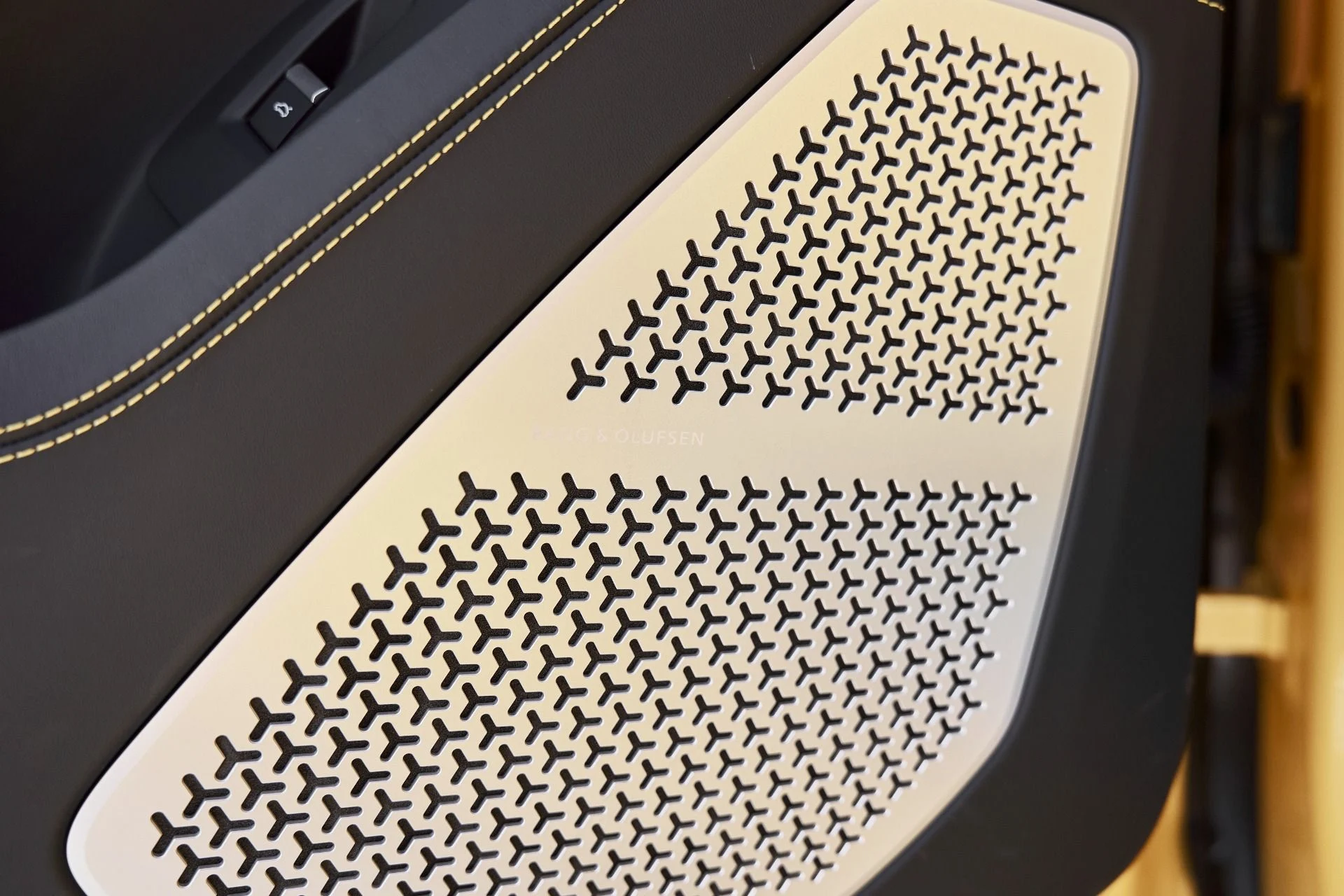 mph031_3220788378_Used_2021_Lamborghini_Urus_Pearl_Capsule_1772843486_af018c0b9c