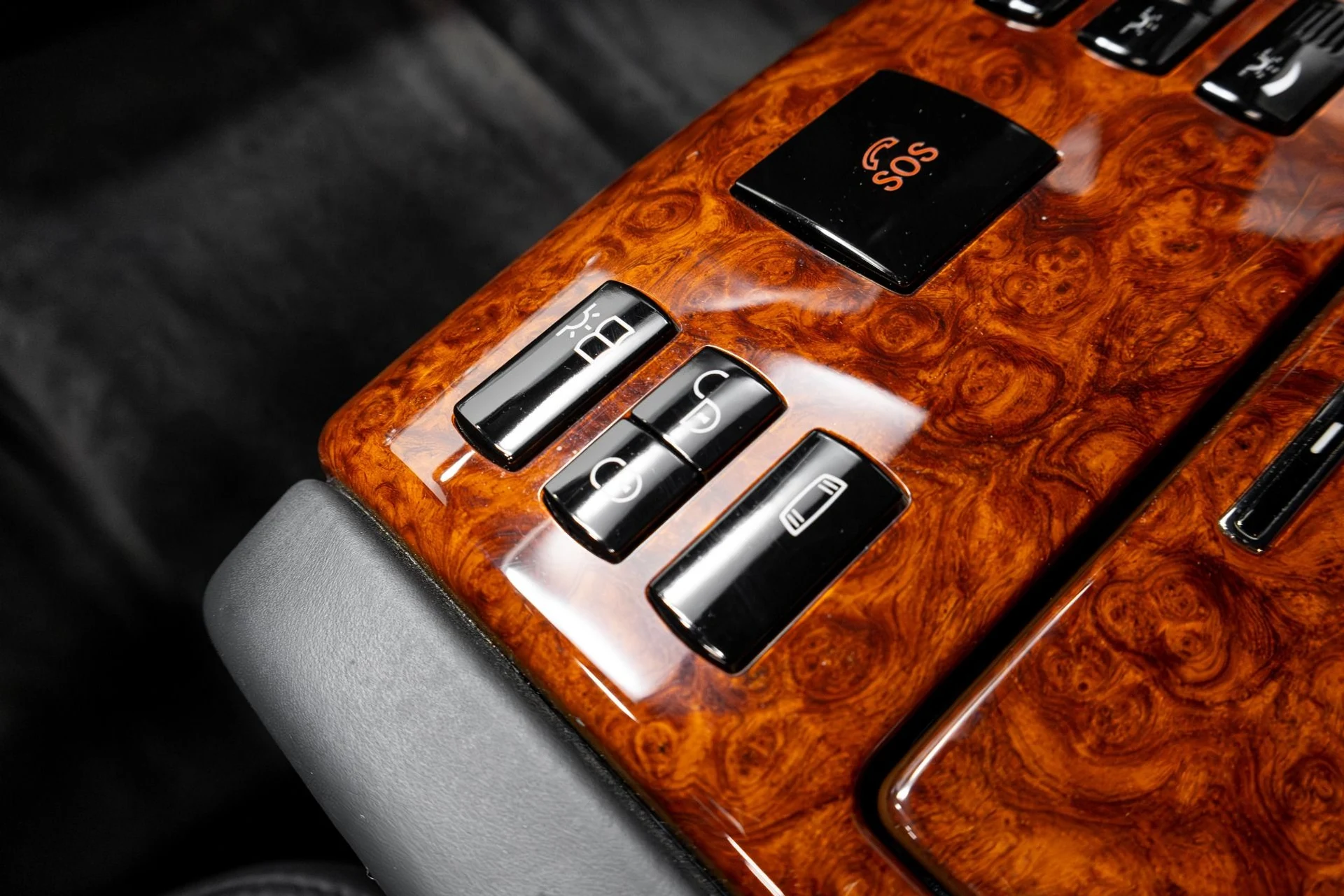 mph031_3227211252_Used_2004_Maybach_57_1769486757_c8f73bb68c