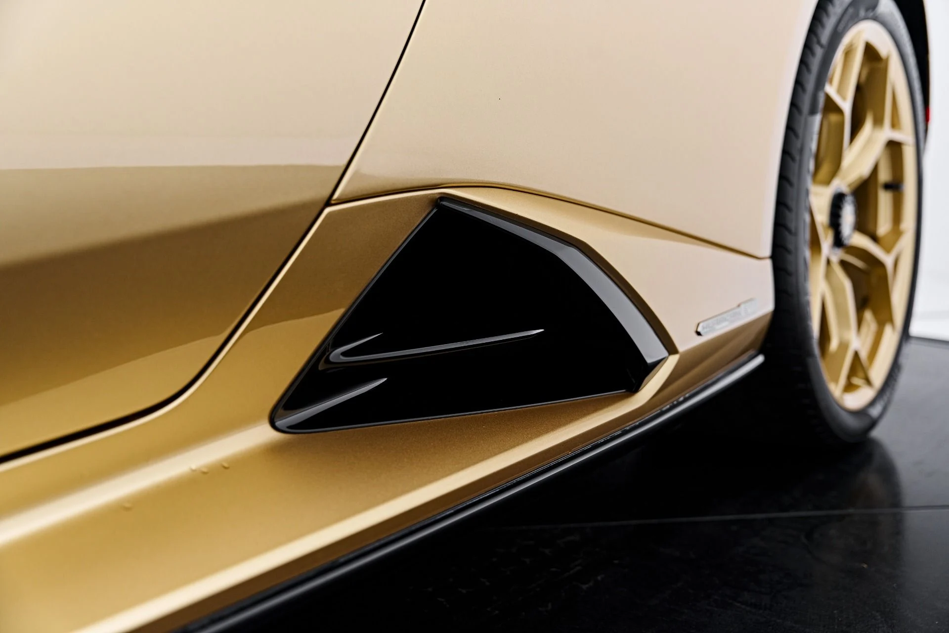mph031_3227383233_Used_2022_Lamborghini_Huracan_EVO_Base_1791315894_1372da5557