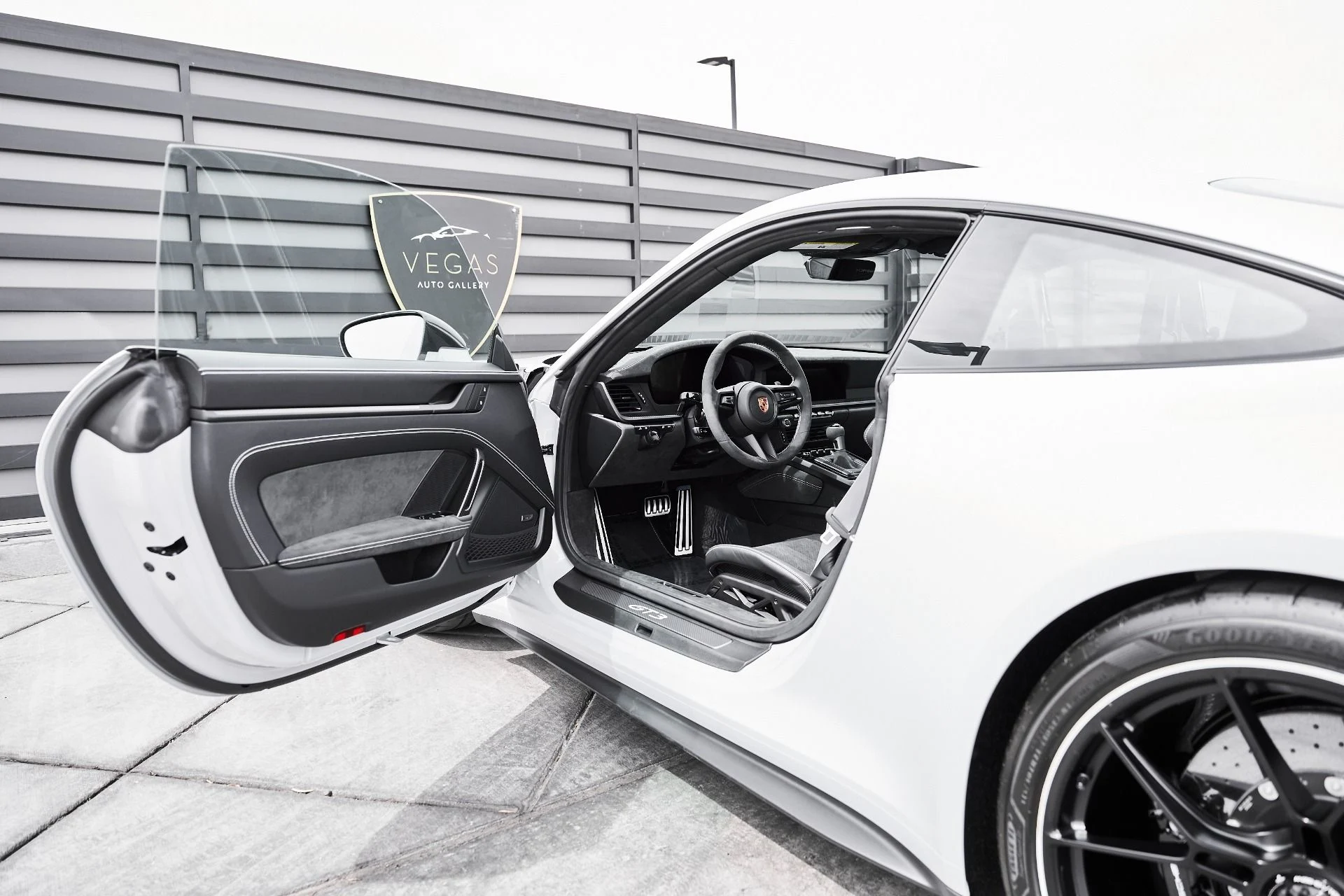 mph031_3243154459_Used_2026_Porsche_911_GT_3_1774923030_0e235bf6bd