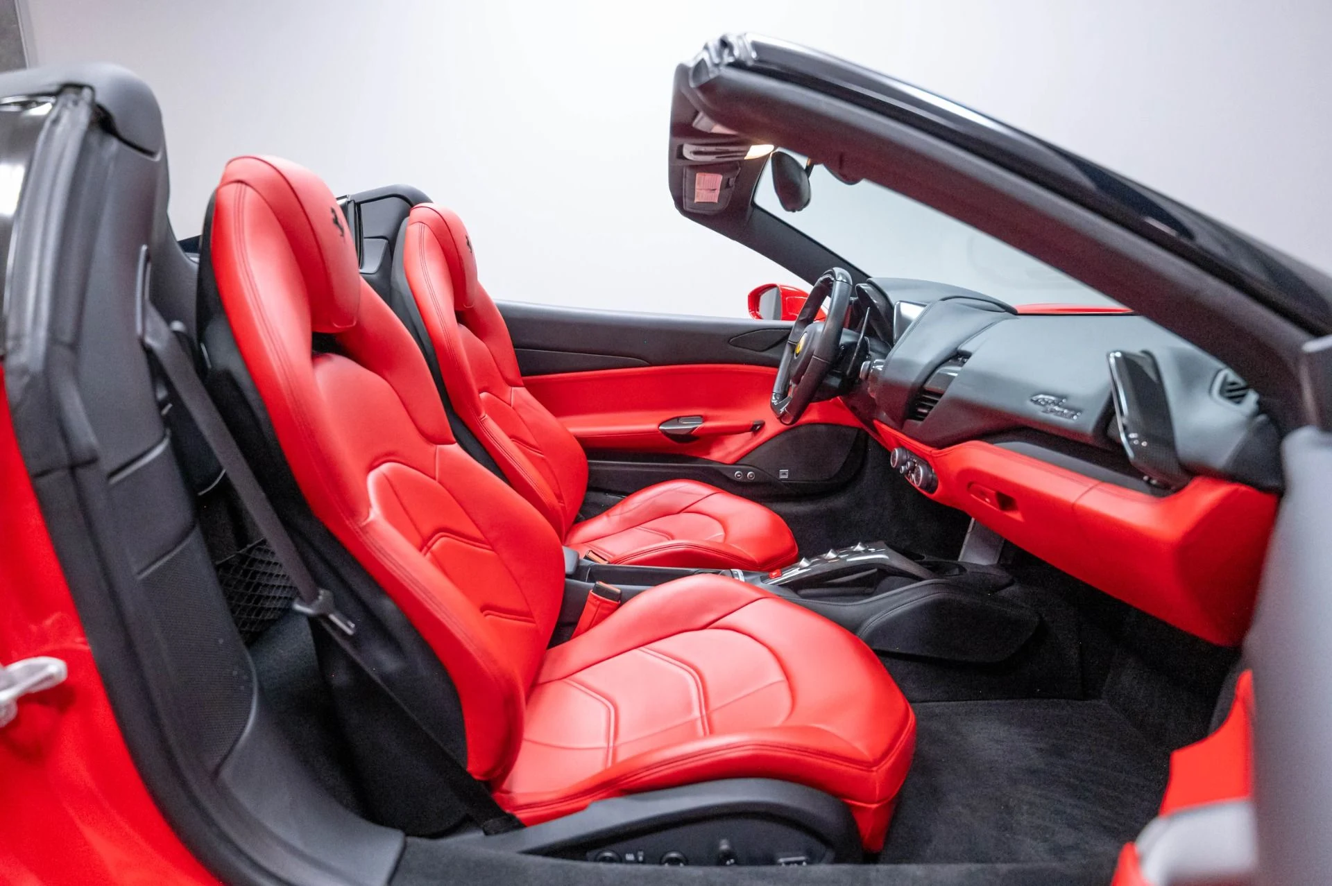 mph031_3253834231_Used_2018_Ferrari_488_Spider_1786656638_12965a800b