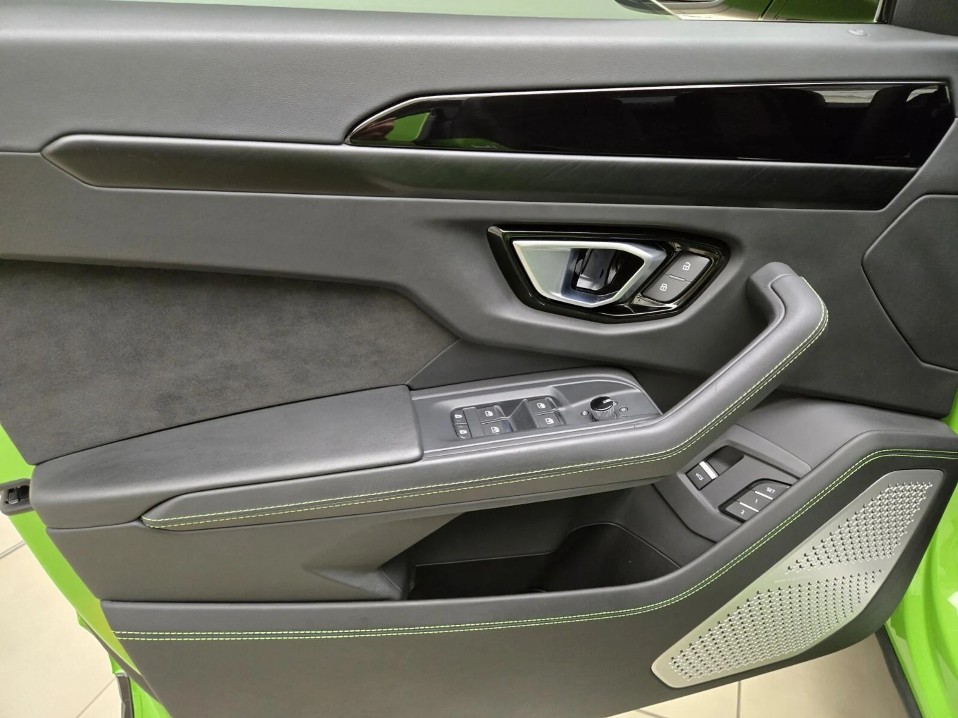 mph031_325579465_Used_2023_Lamborghini_Urus_S_1770879339_a466eede25