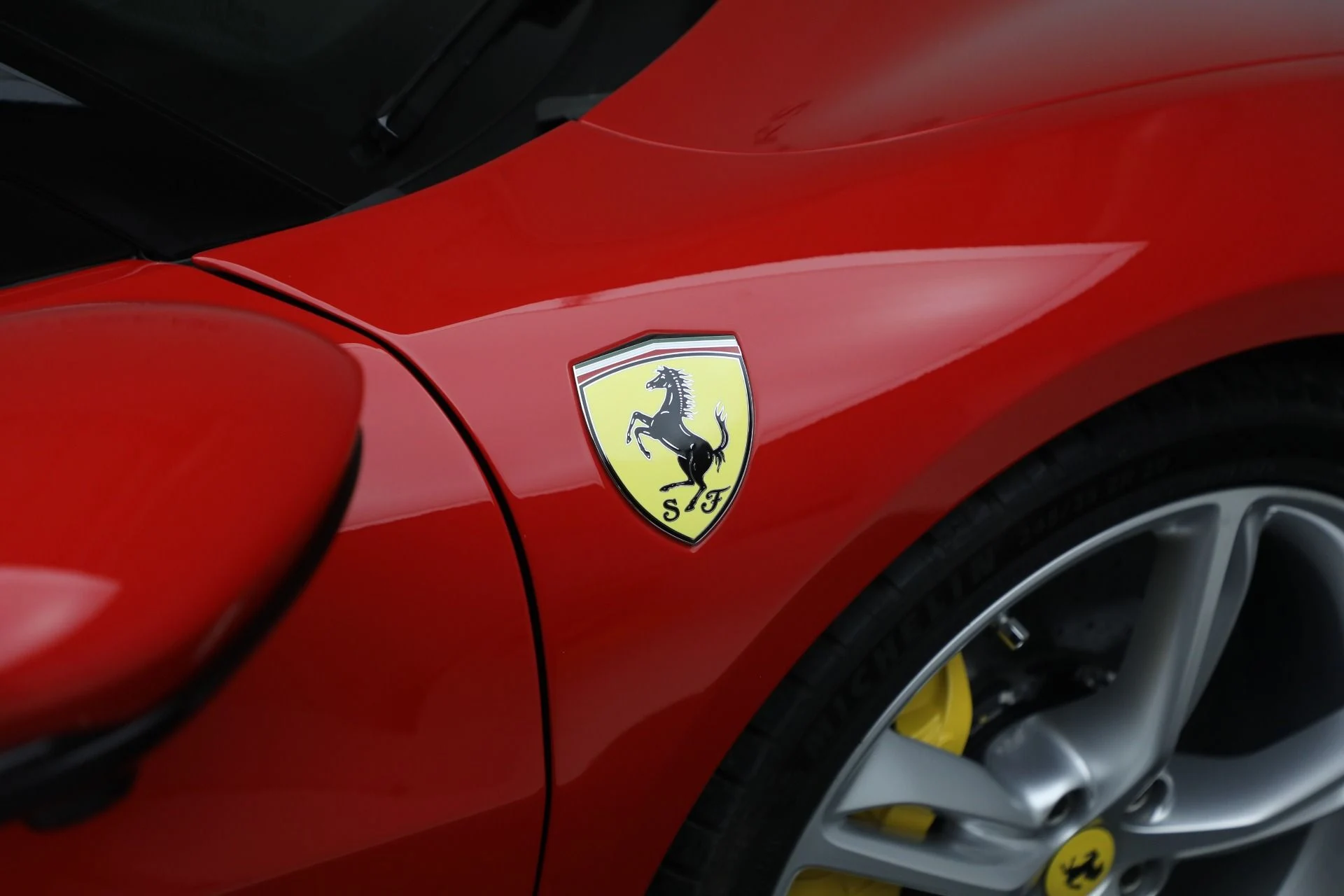 mph031_326136357_Used_2025_Ferrari_296_GTS_1764032474_5bd5d12745