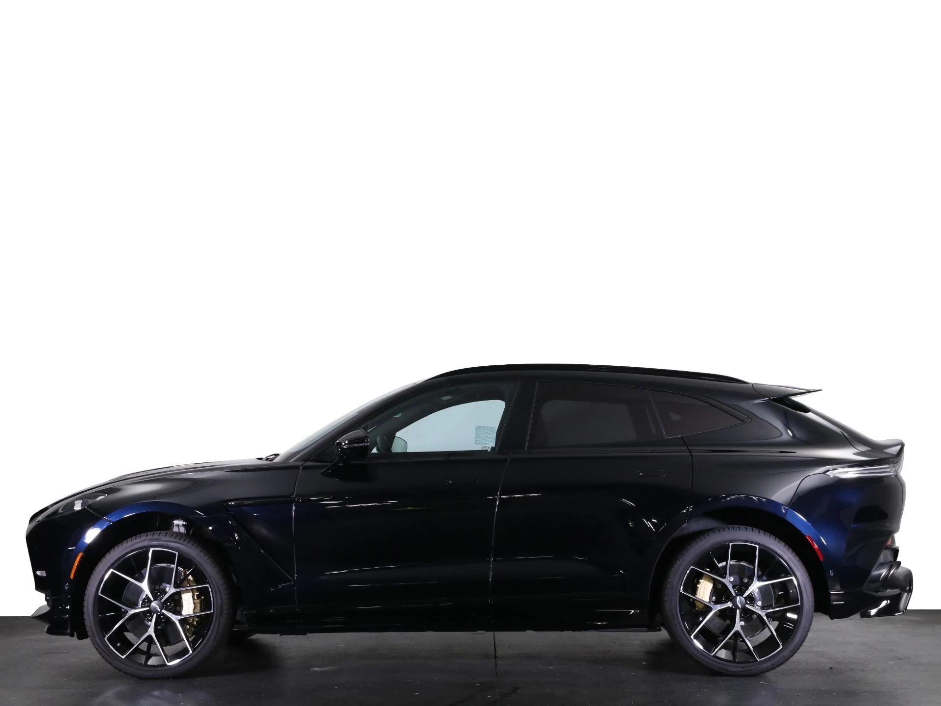 mph031_3261546305_New_2025_Aston_Martin_DBX_707_1758482586_714391a41c