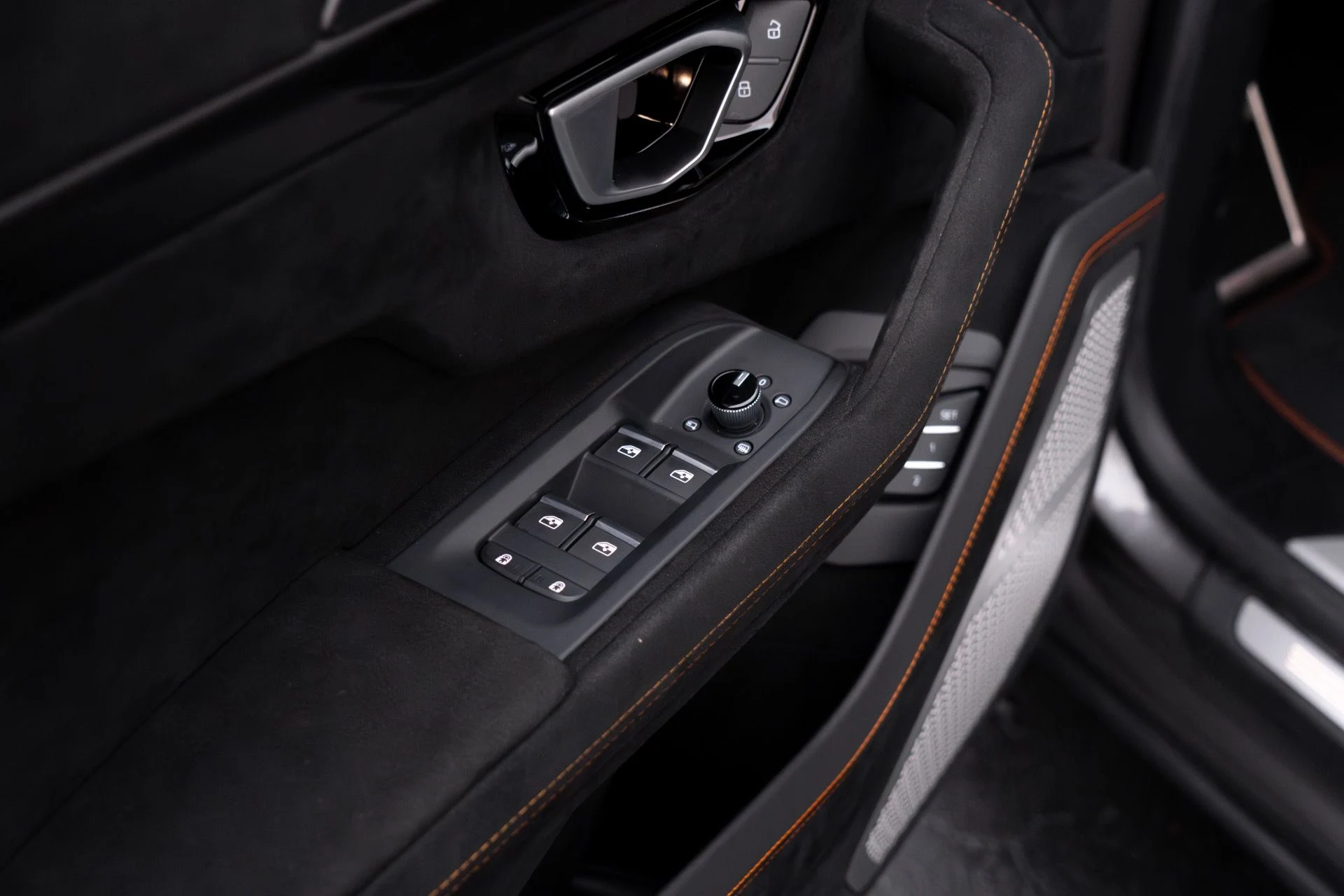 mph031_3275035307_Used_2023_Lamborghini_Urus_Performante_1764644913_dd28639a21