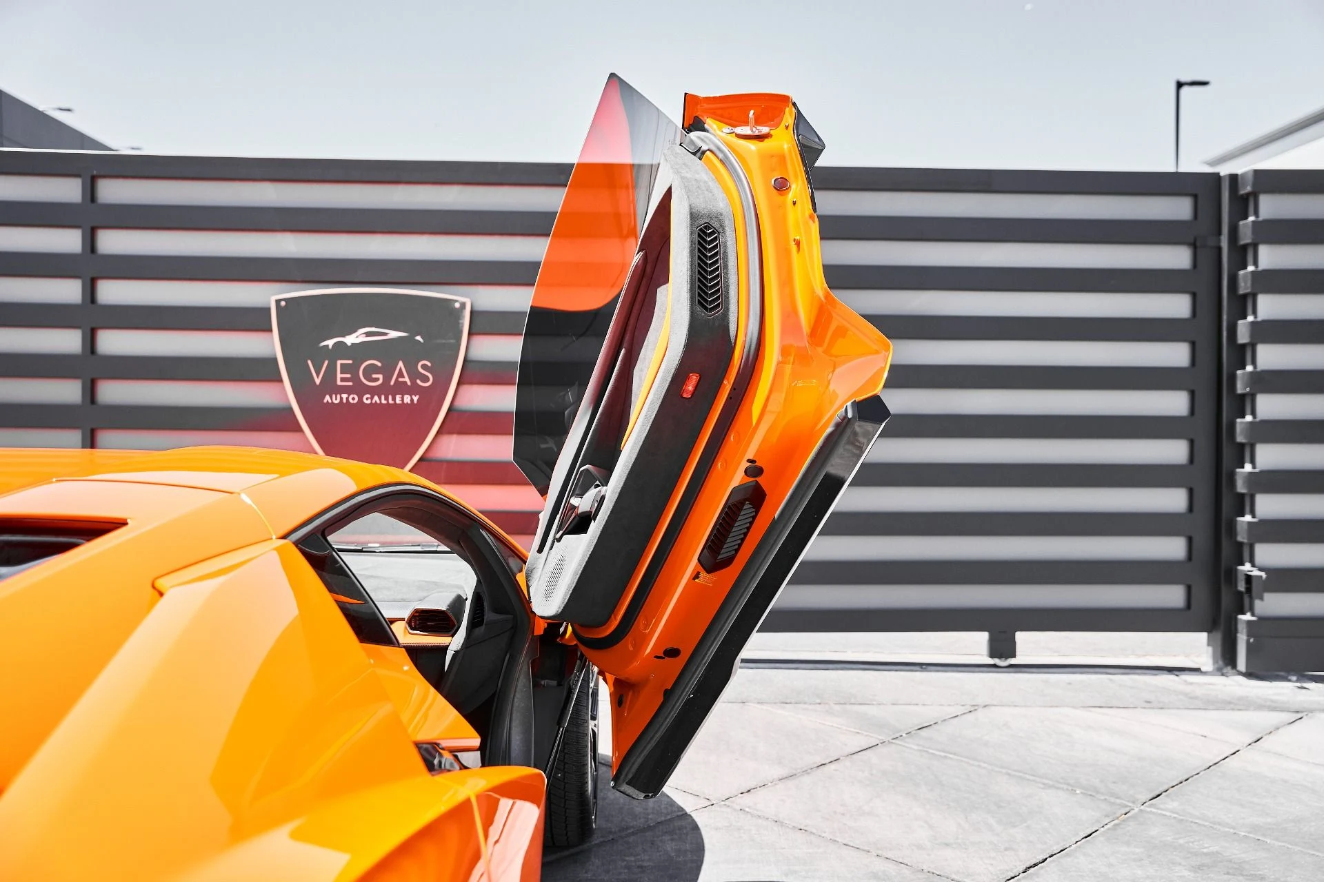 mph031_3292936456_Used_2024_Lamborghini_Revuelto_Base_1777394310_17f89c4cba