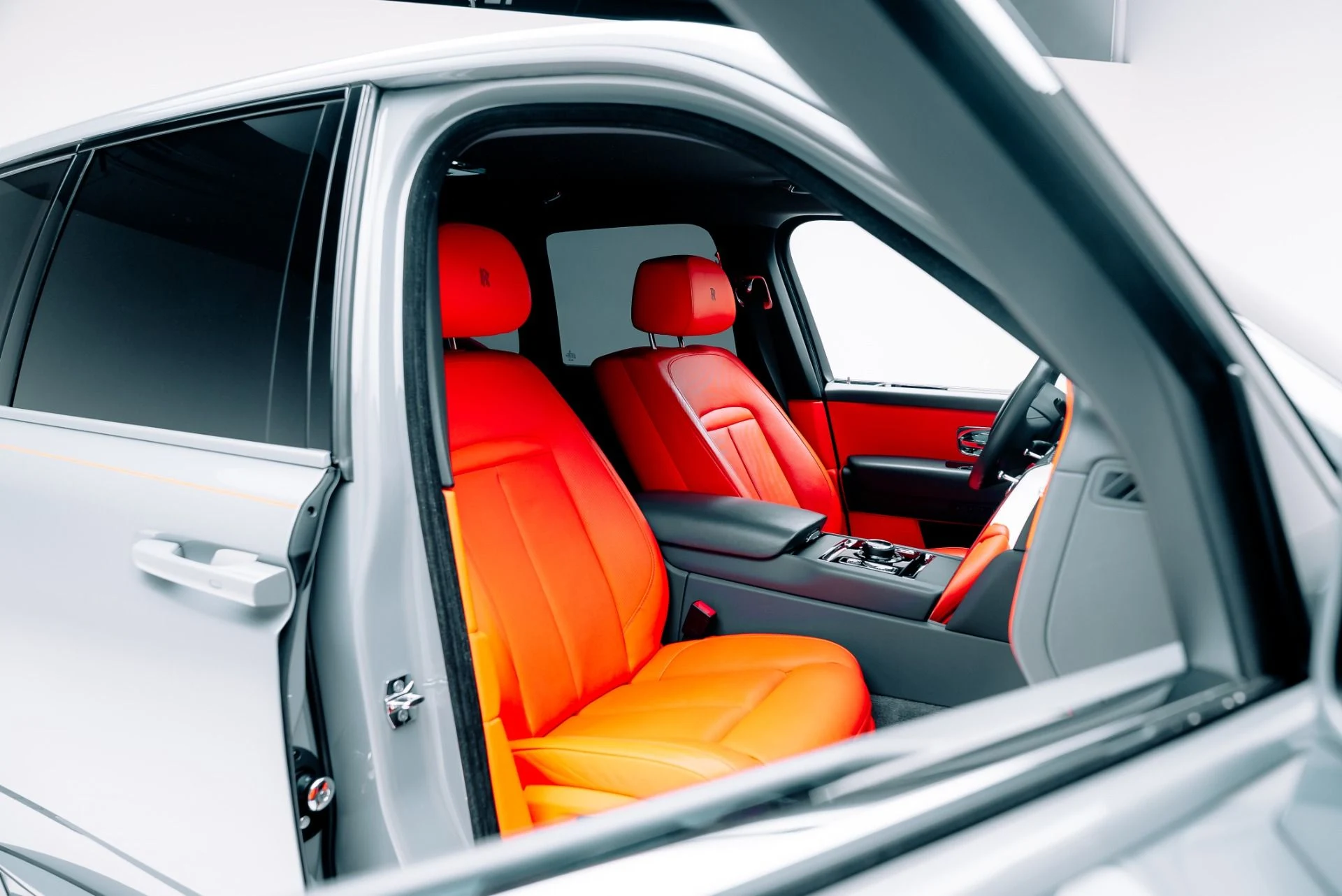 mph031_3297283515_Used_2020_Rolls_Royce_Cullinan_1764611749_5492c892cd