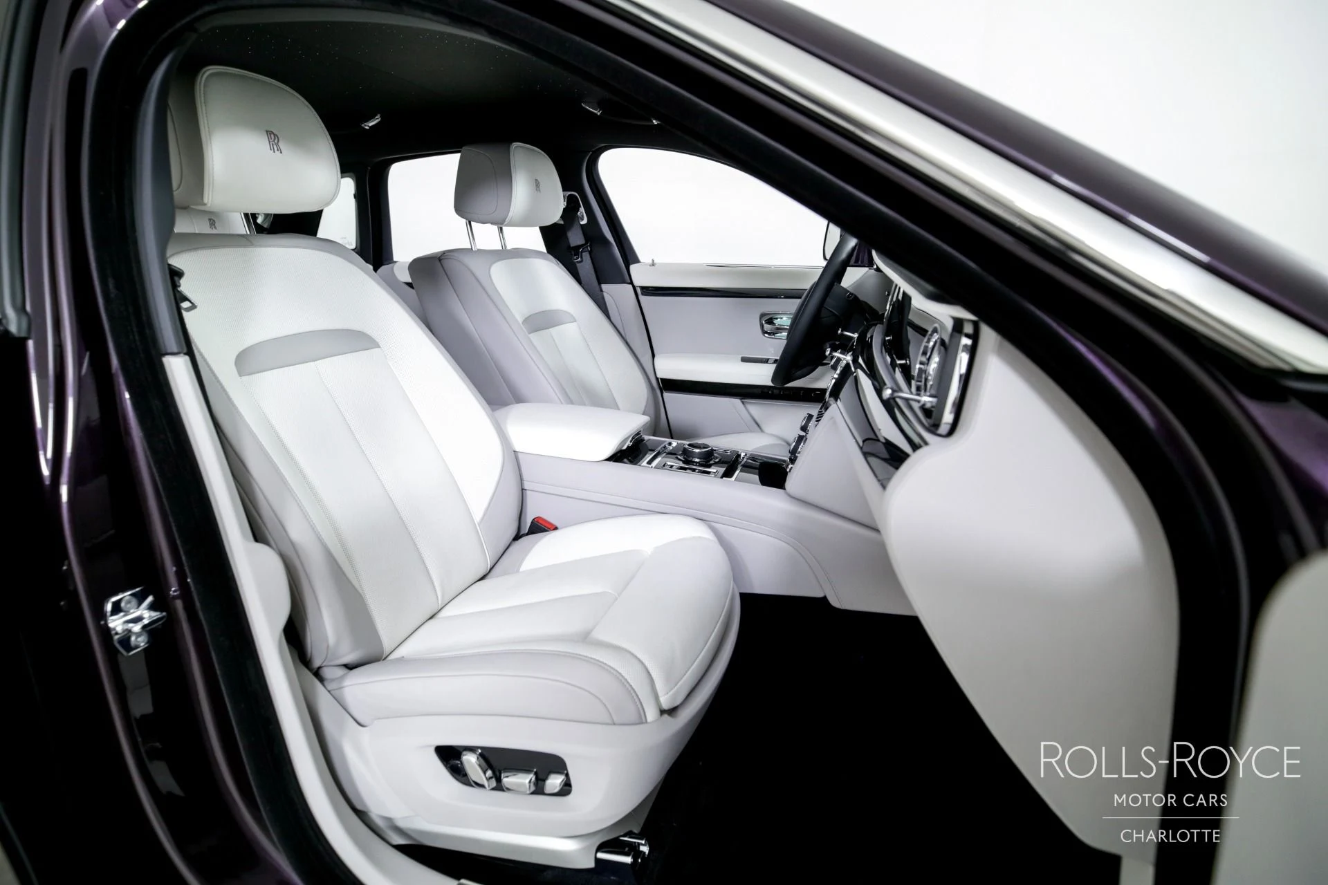 mph031_3310264298_Used_2024_Rolls_Royce_Ghost_1745266805_0e95724790