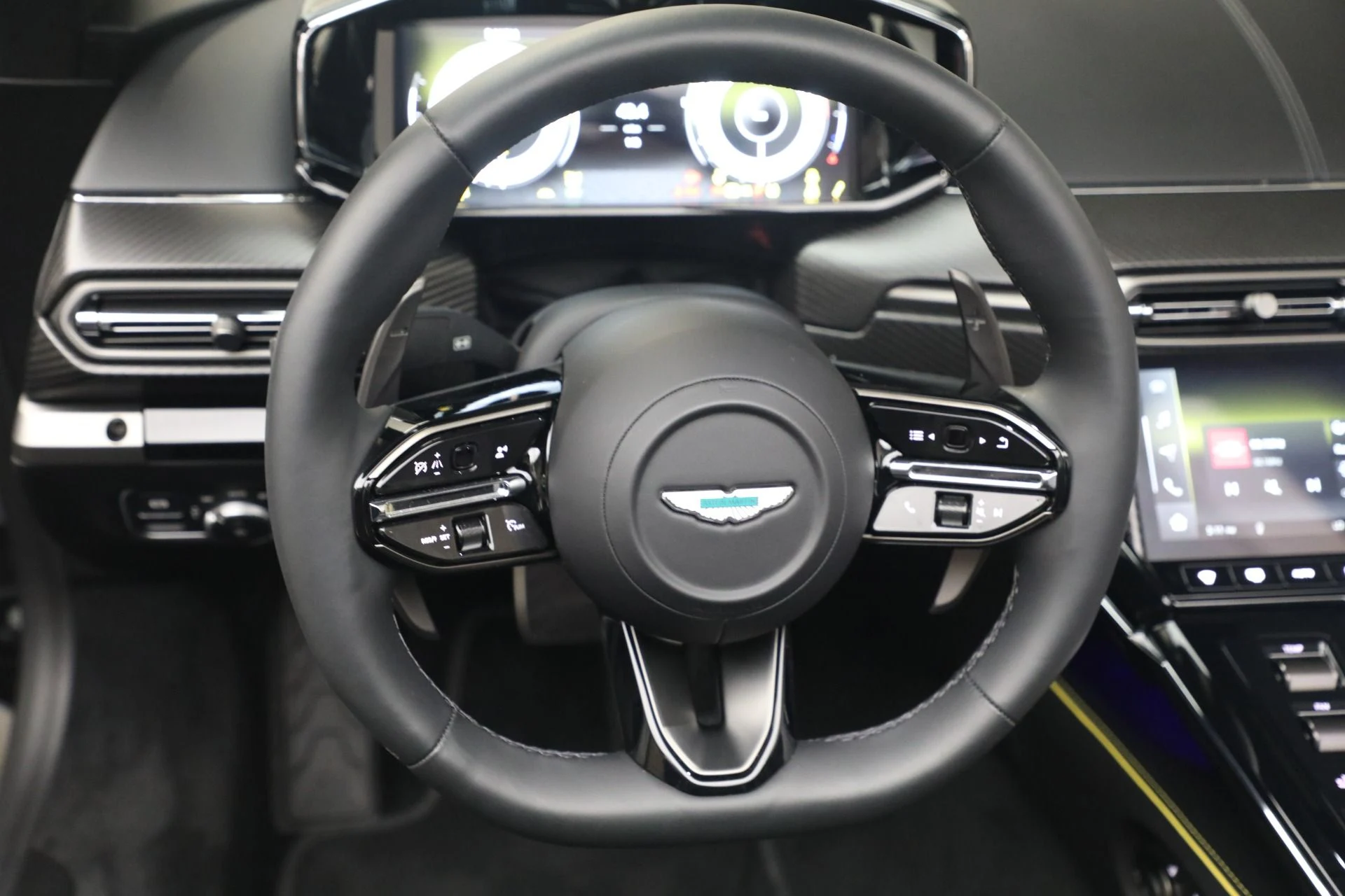 mph031_3324767983_New_2026_Aston_Martin_Vantage_Roadster_1790027458_6bc9bbbef4