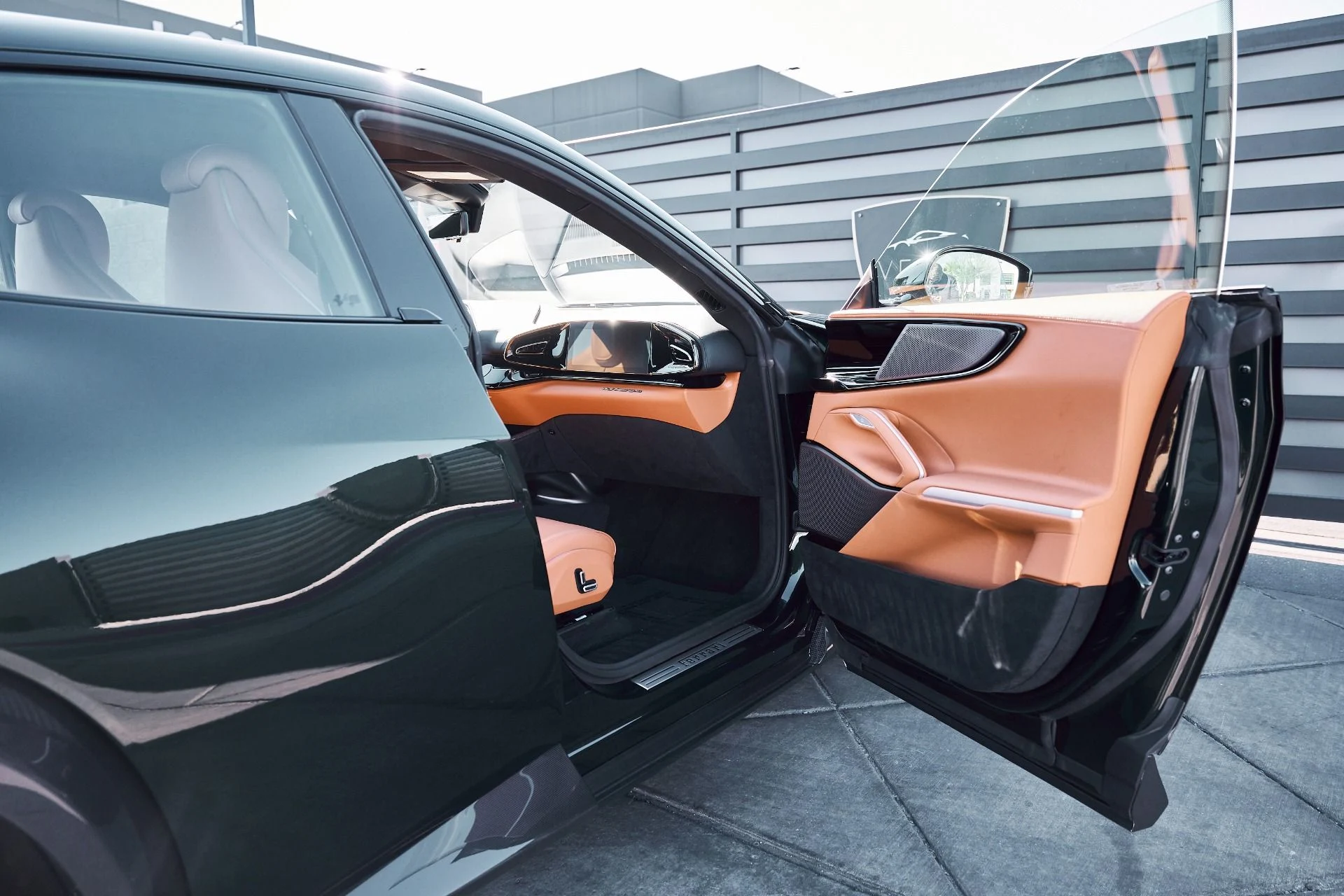 mph031_3334495686_Used_2026_Ferrari_Purosangue_1771462127_665282be04