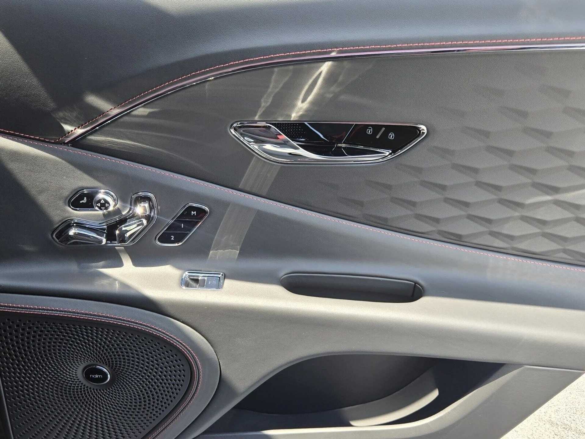 mph031_3336243110_d91325374a2aad41c6b6bc3de0db2f7dx_8f4cf00406