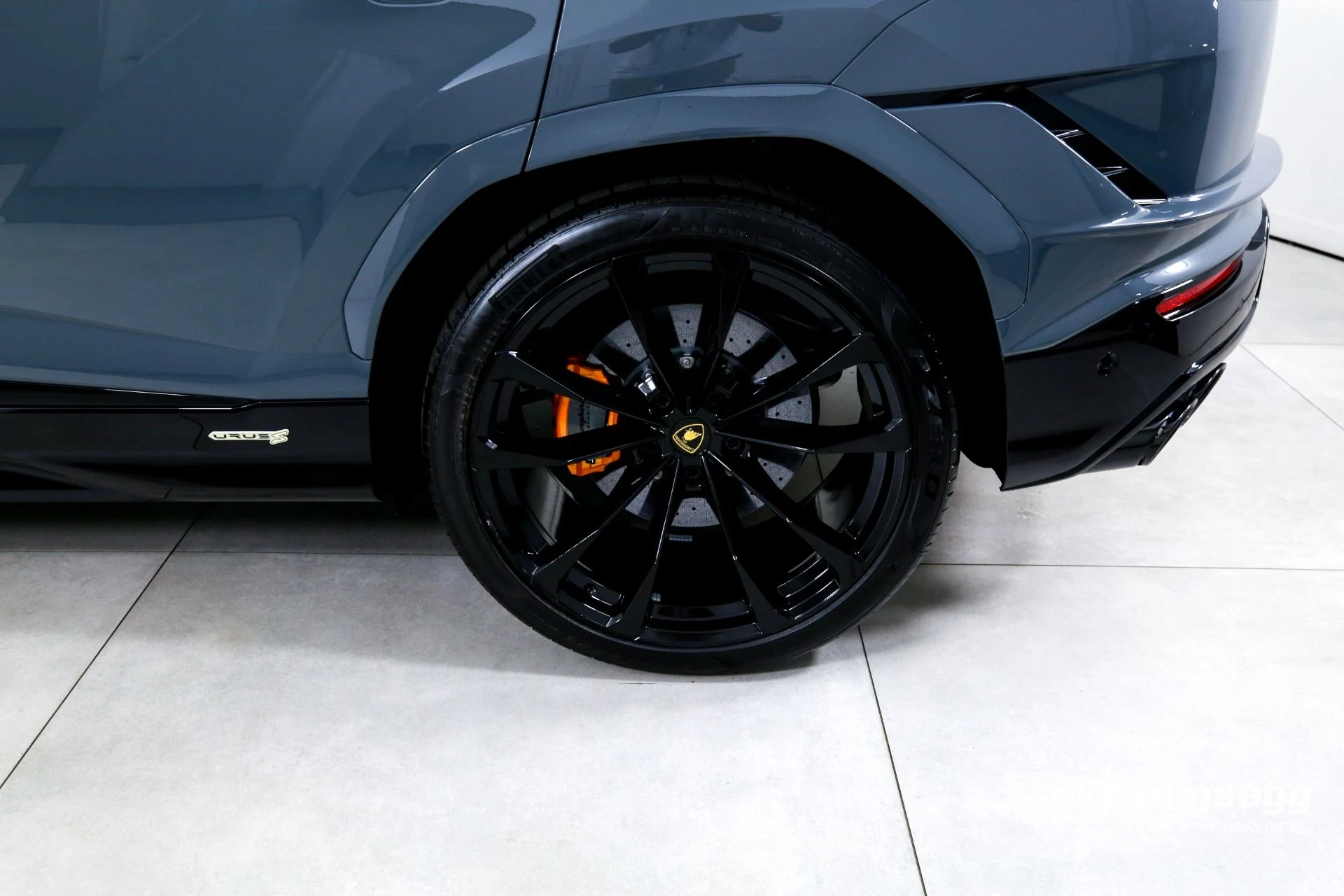 mph031_3347855662_Used_2024_Lamborghini_Urus_S_1761085195_5315190e77