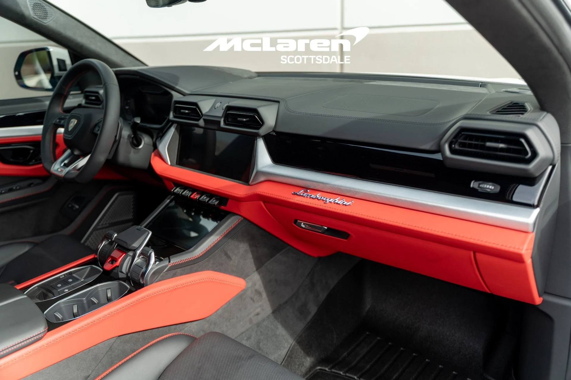 mph031_3359186119_Used_2025_LAMBORGHINI_URUS_SE_1758292772_0277a38369