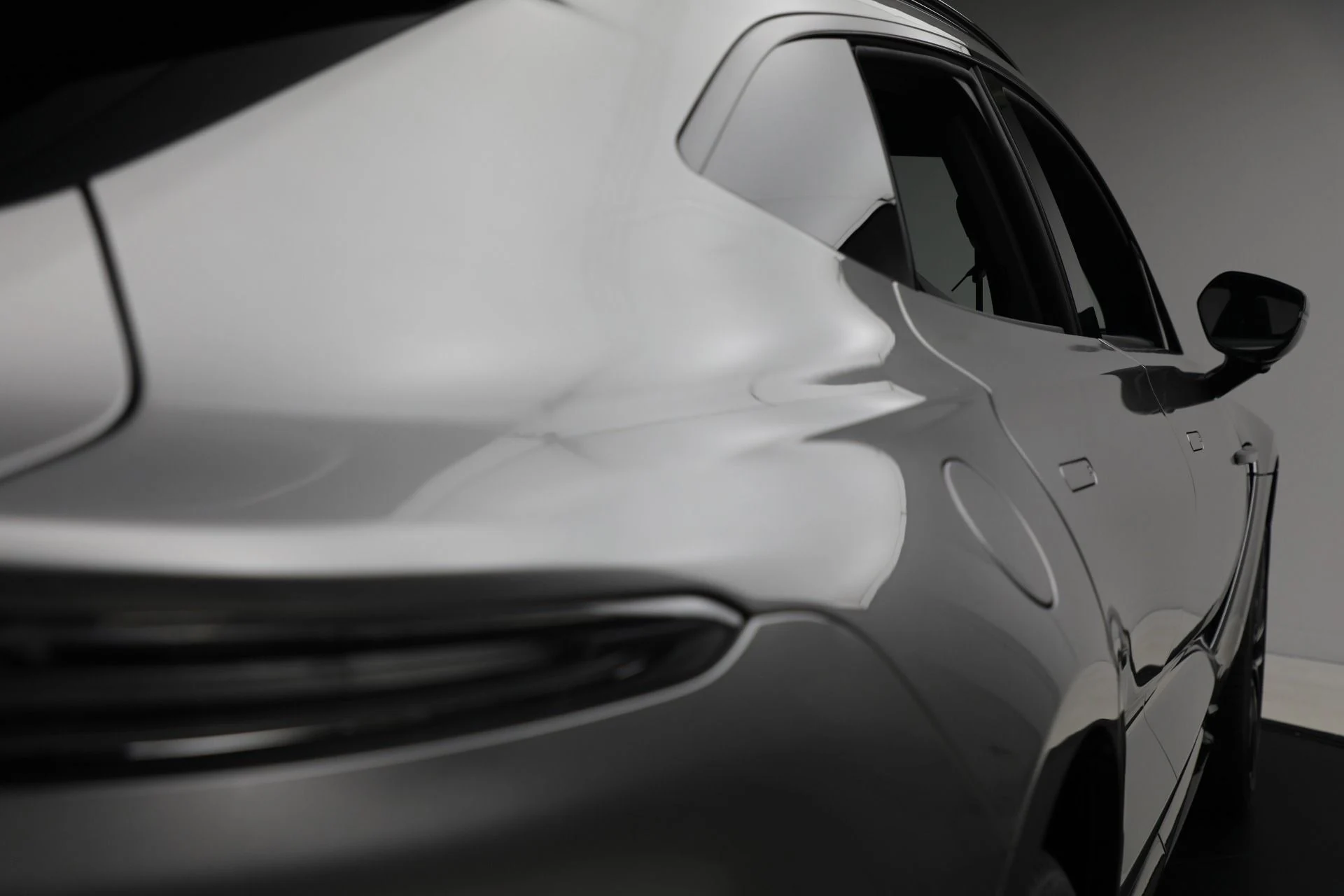 mph031_335982387_New_2025_Aston_Martin_DBX_707_b9f455af2b