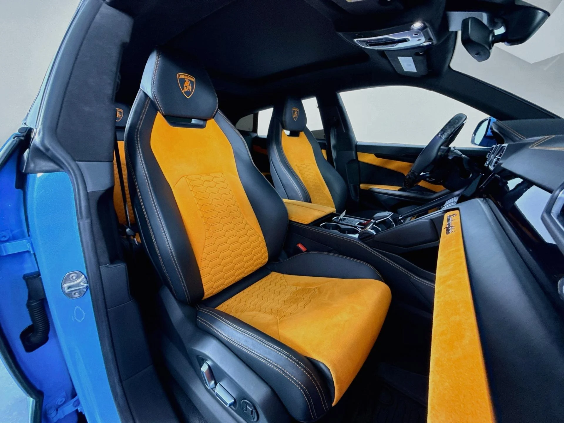 mph031_3378781651_Used_2022_Lamborghini_Urus_1786408610_e01b2f4370