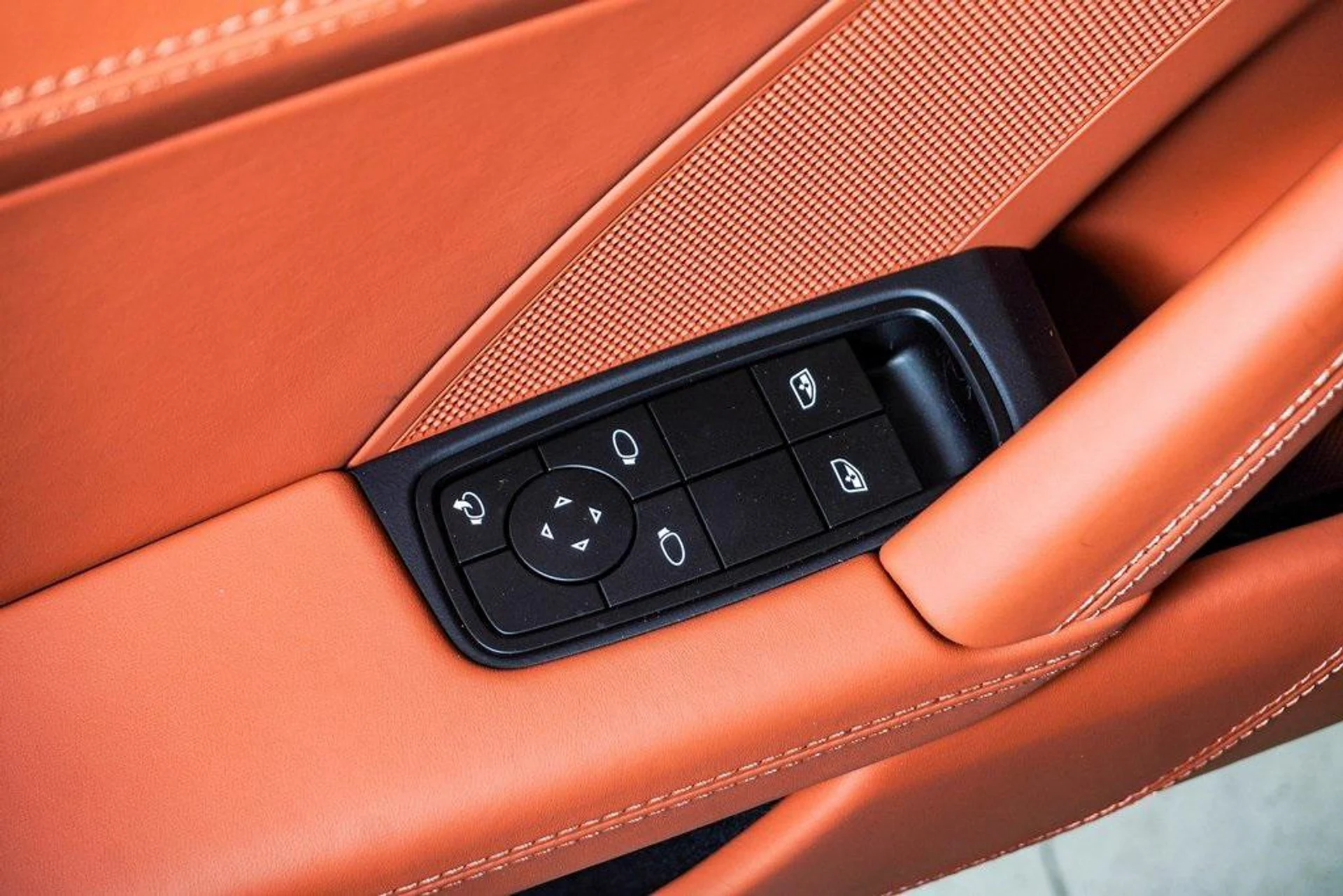 mph031_3404418374_oo94z_Df_W_Rc06d_B_Ja88_Xy_Sc8ju30_70a926db28