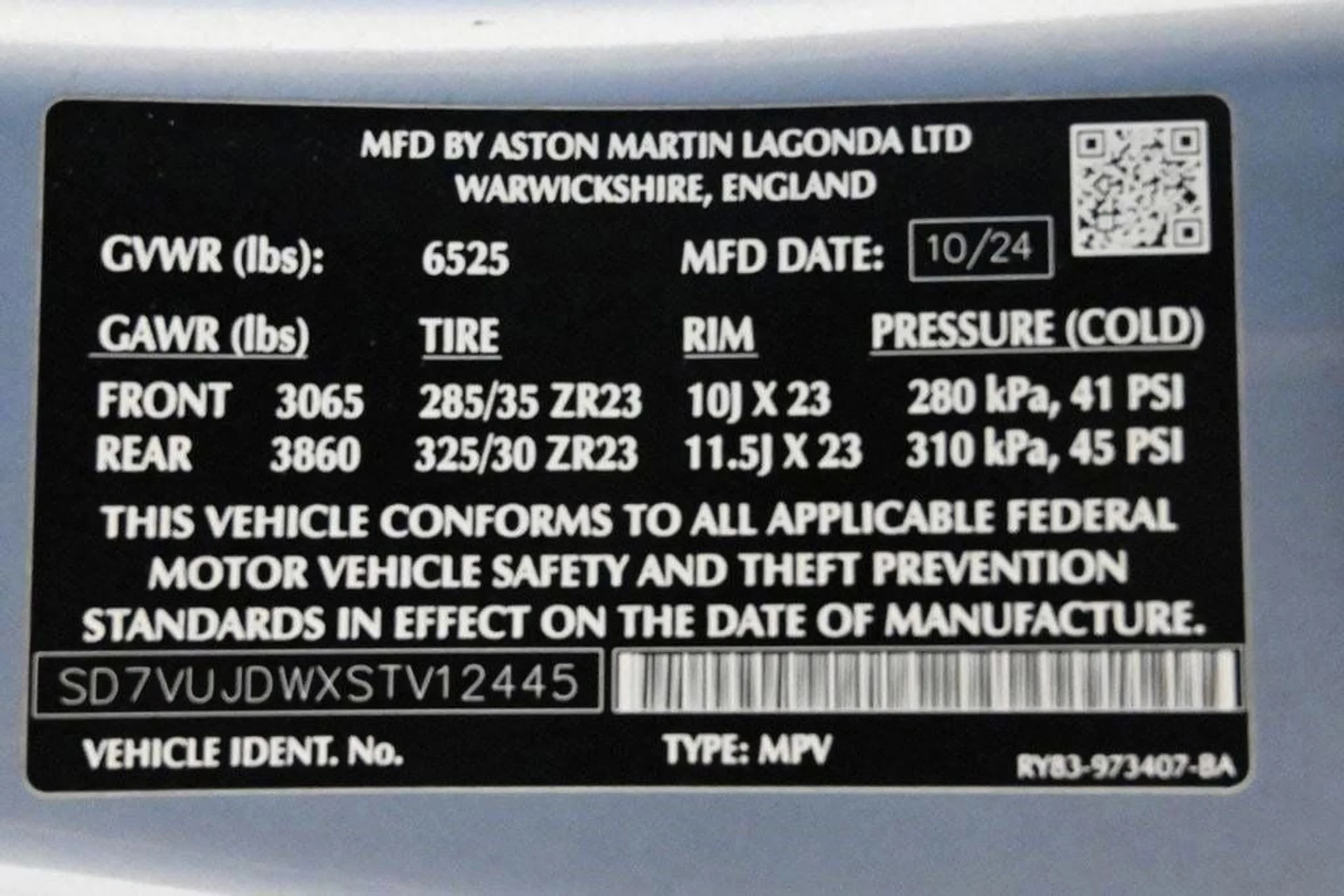 mph031_3418455615_new_2025_aston_martin_dbx_707awd_11350_22854661_31_1024_bf4fe38a39