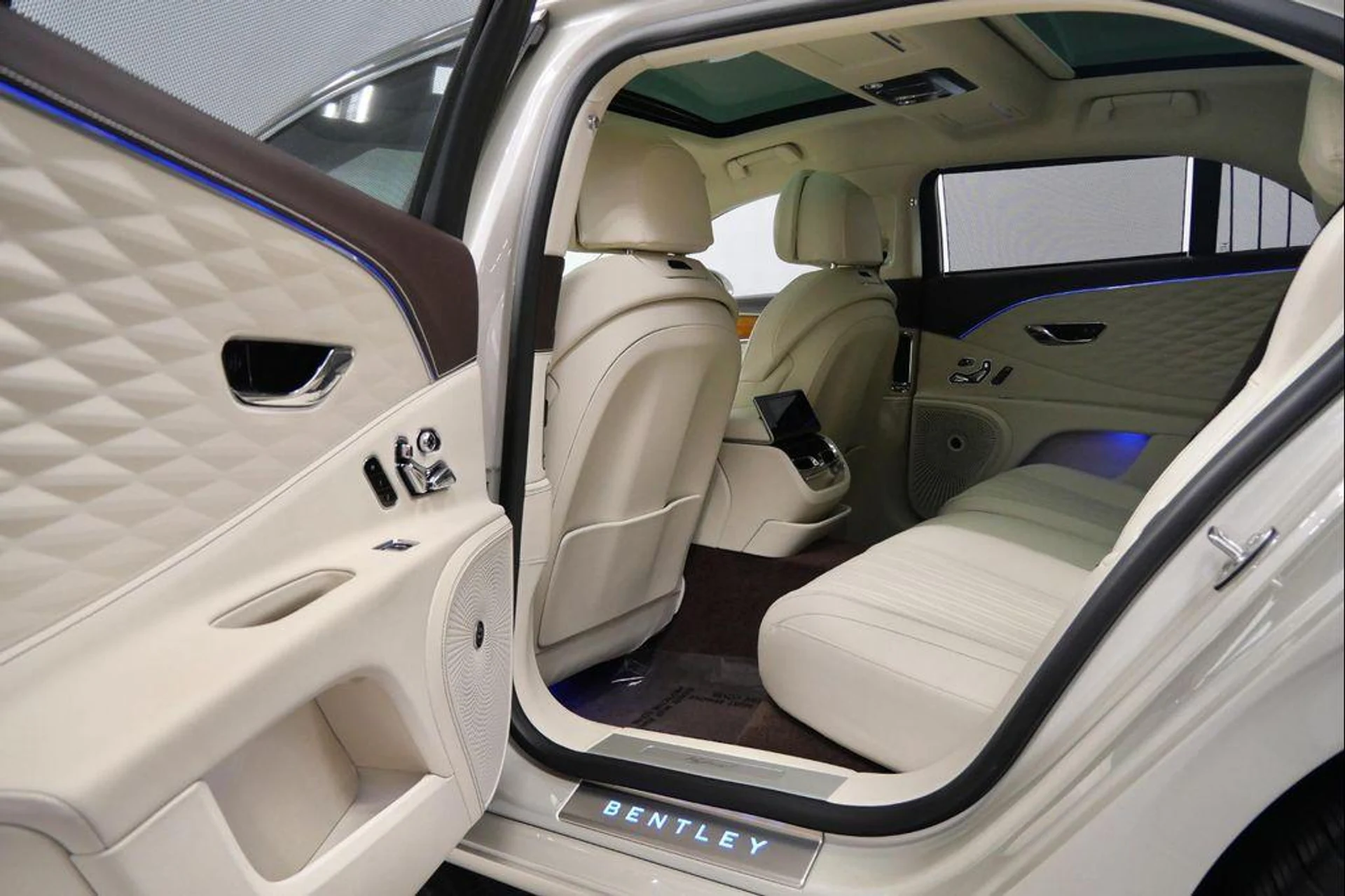 mph031_3420581122_1_Ktqv_W_Bo_Q_Ss_en_Y1k8_RYO_02z78_5d5b39498d