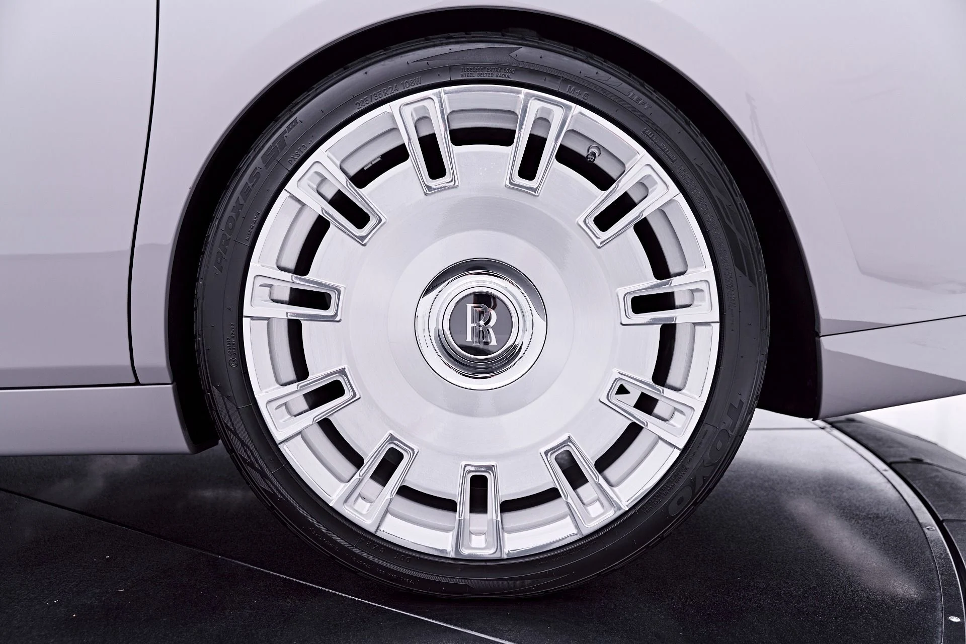 mph031_3428505133_Used_2024_Rolls_Royce_Phantom_Base_1782762874_7b364edd0c