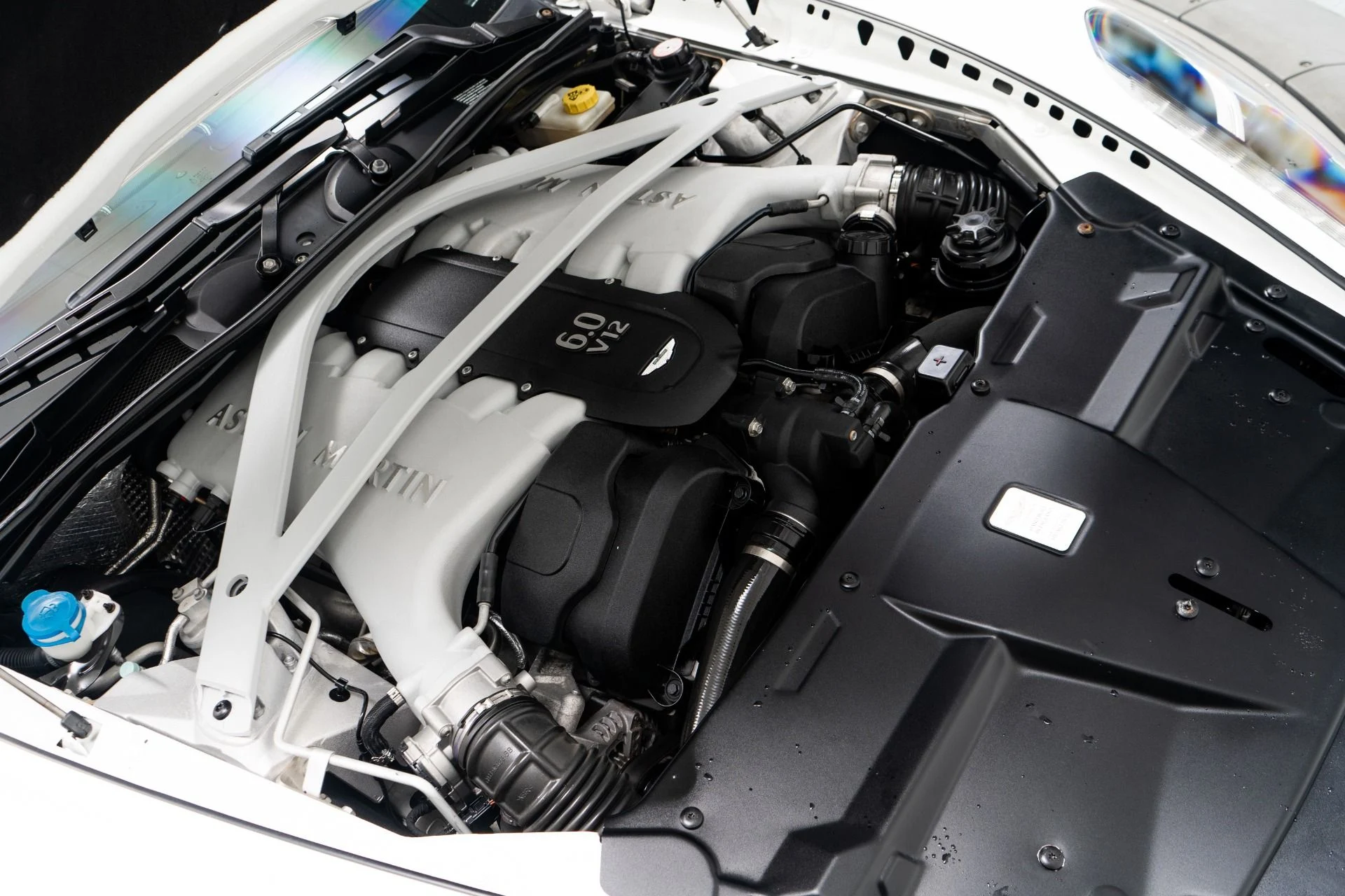 mph031_3430969216_Used_2014_Aston_Martin_DB_9_Volante_V12_20_Inch_Wheels_Carbon_Fiber_Trim_1756221007_c127d82478