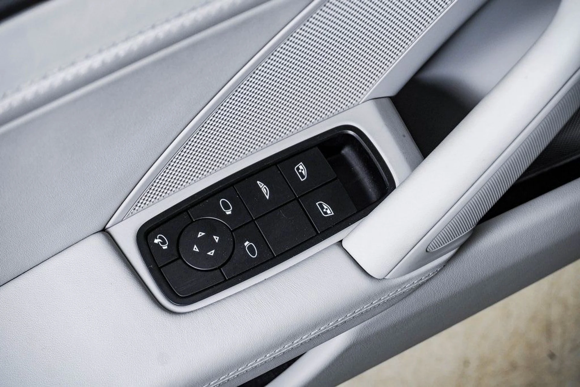 mph031_3434749849_28c12837776e72209d54131b8a09d661x_efeca3c40c