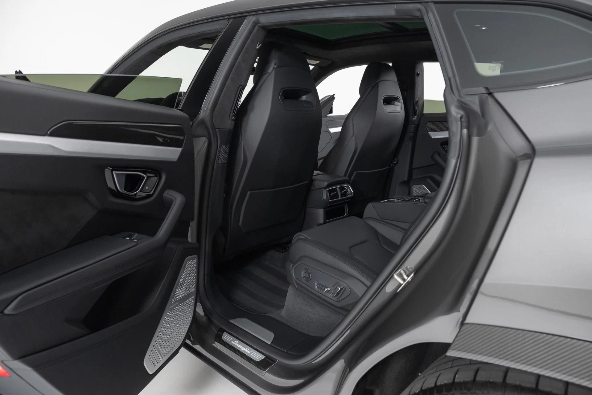 mph031_3437838737_Used_2021_Lamborghini_Urus_1780937712_3385399089