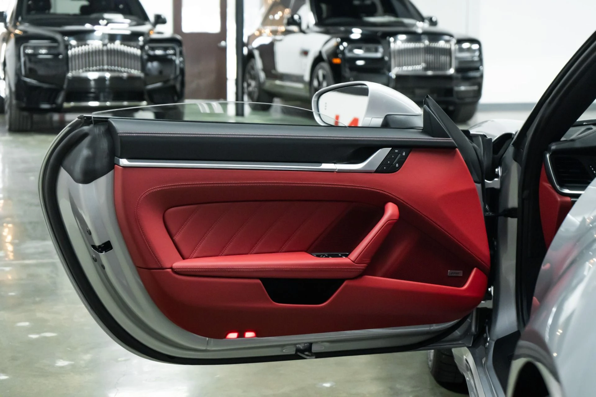 mph031_3448114470_Used_2026_Porsche_911_Targa_4_GTS_Targa_4_GTS_1767211945_774bfdda46