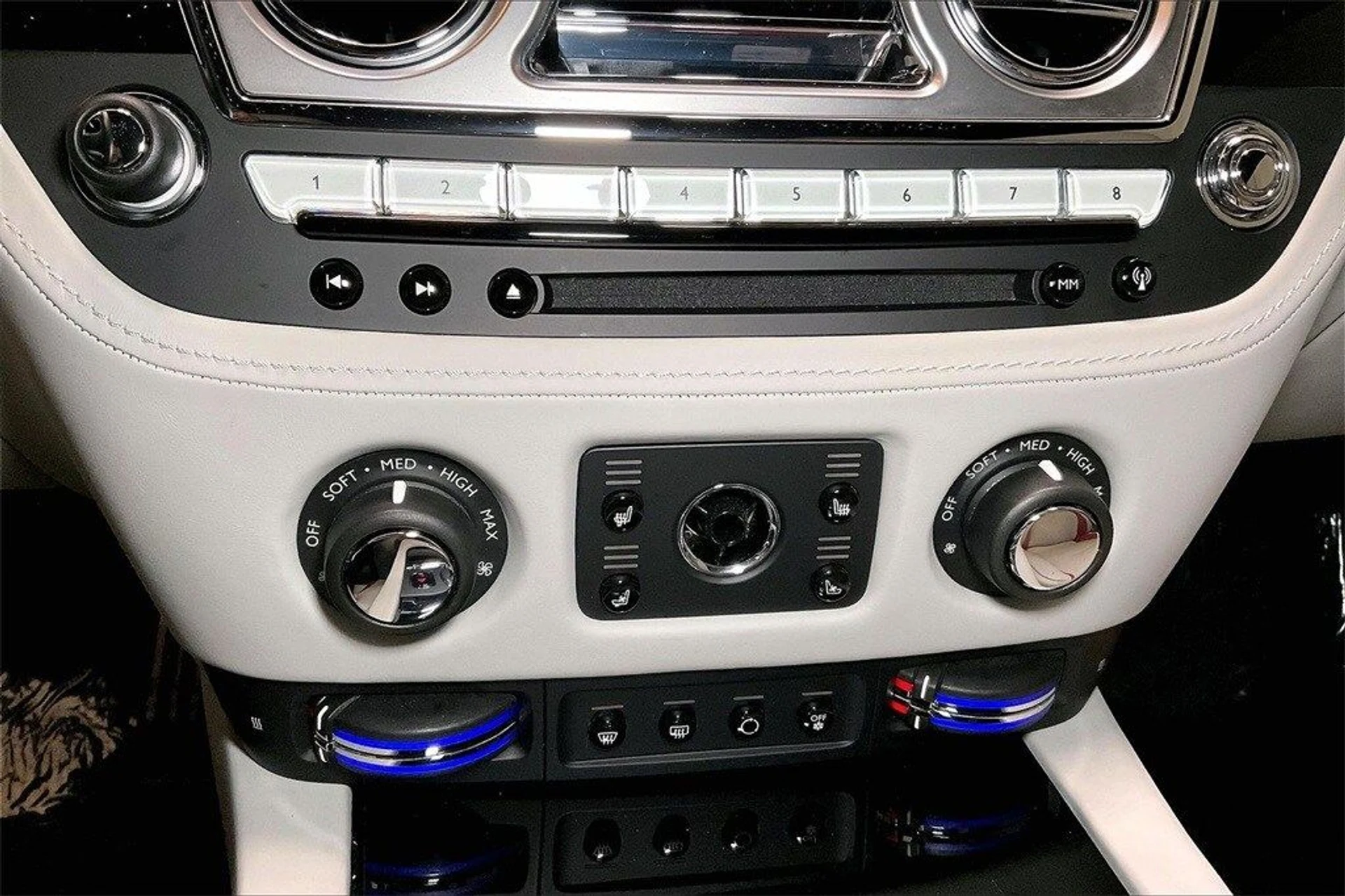 mph031_3458314831_83a0982d645c34cdfa7161bf1ae45929x_05b8b36007