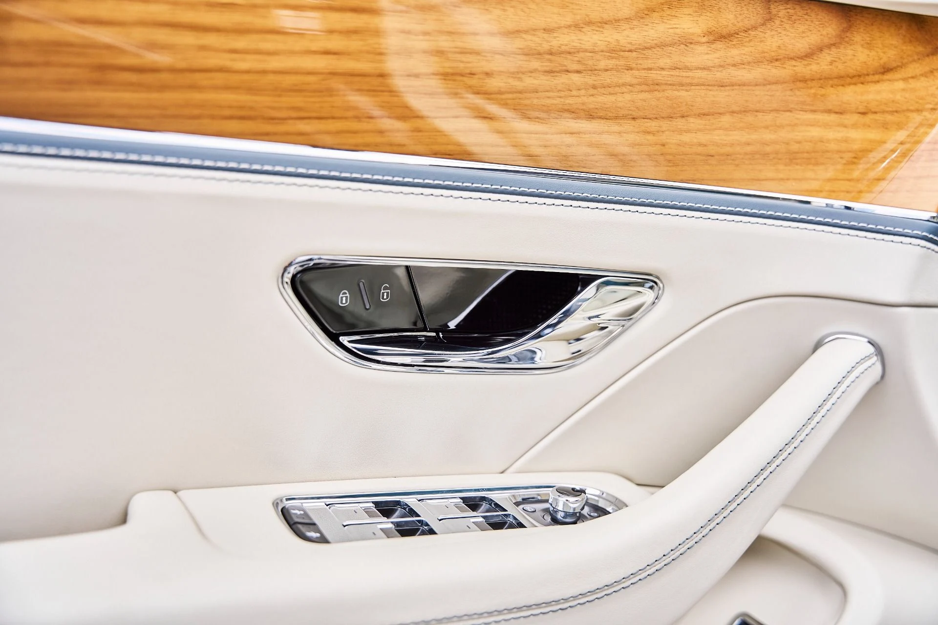 mph031_3461481309_Used_2021_Bentley_Flying_Spur_V8_1779867090_43d9f4d104