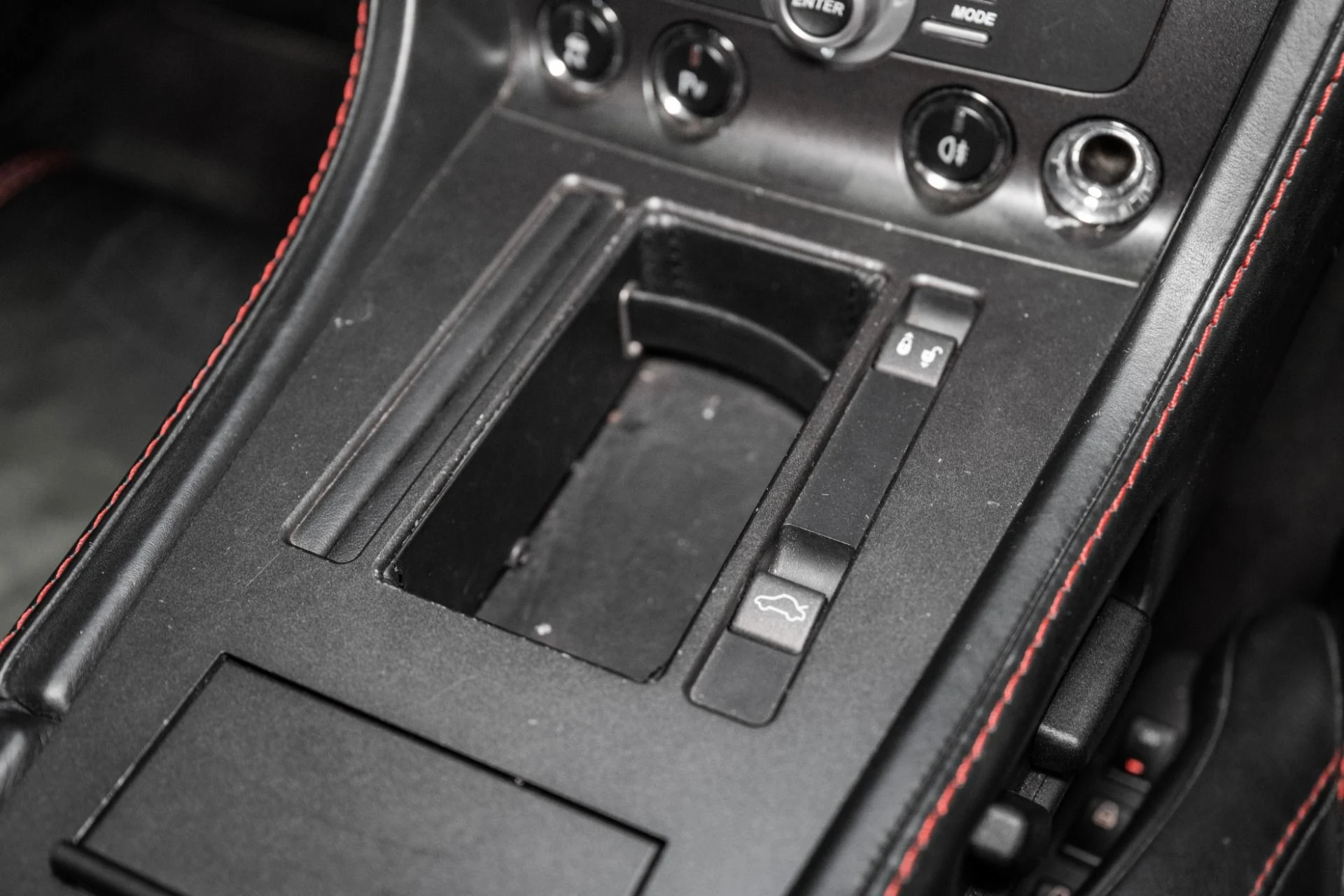 mph031_3475776371_Used_2009_Aston_Martin_V8_Vantage_1772034364_d92407c79c