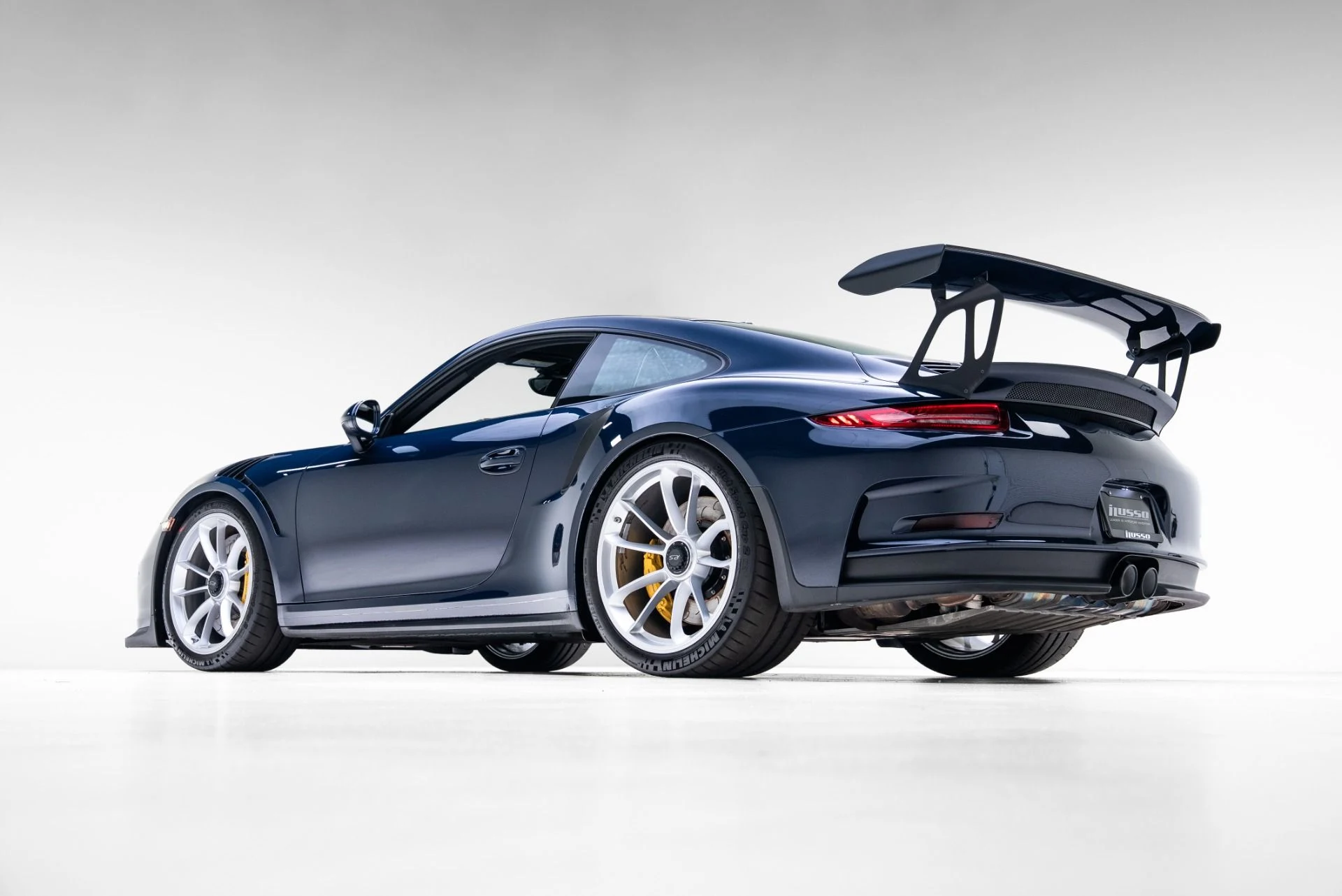 mph031_3482436128_Used_2016_Porsche_911_GT_3_RS_1774462832_64e58e45d4