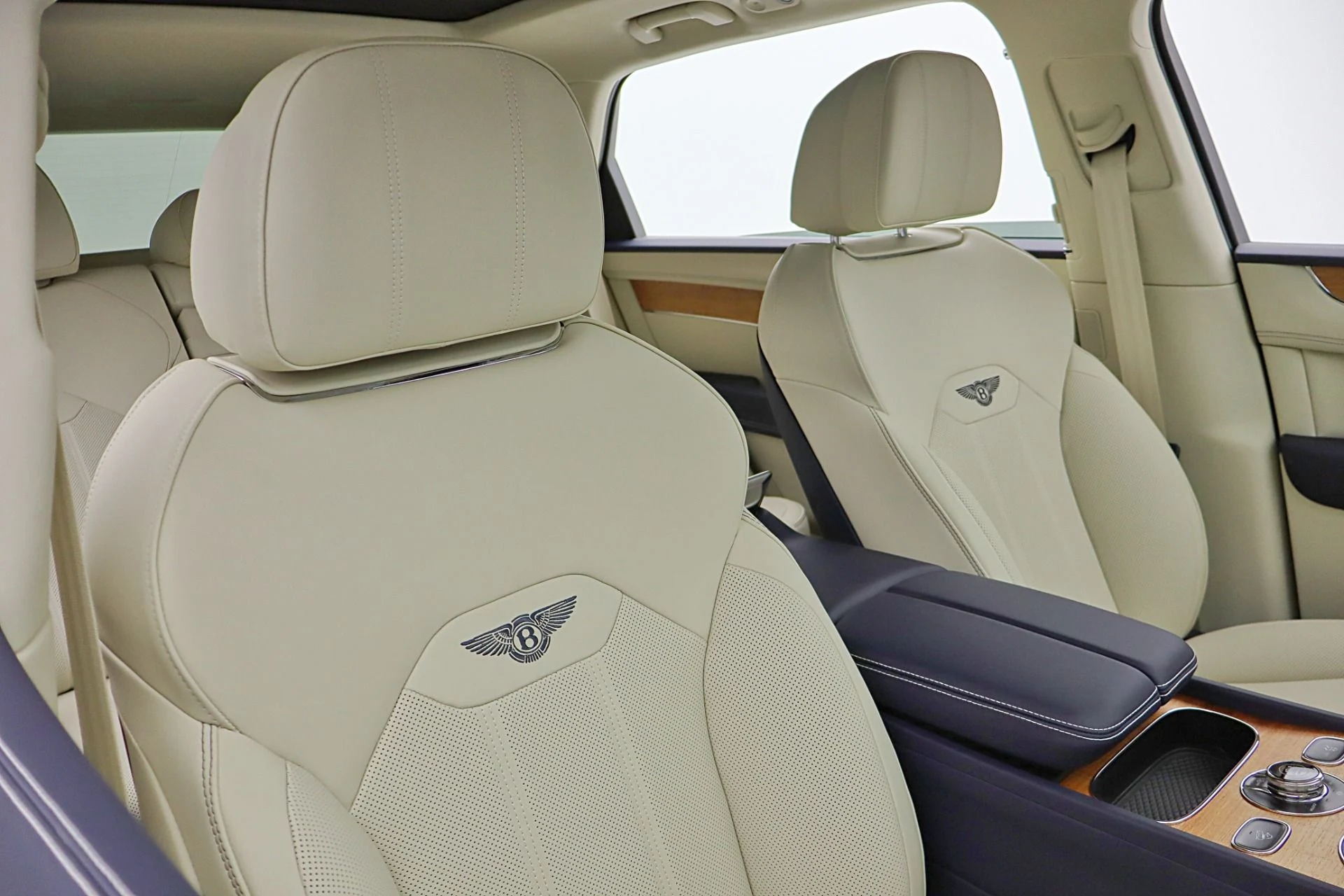 mph031_3485784206_New_2026_Bentley_Bentayga_EWB_V8_88535423f6