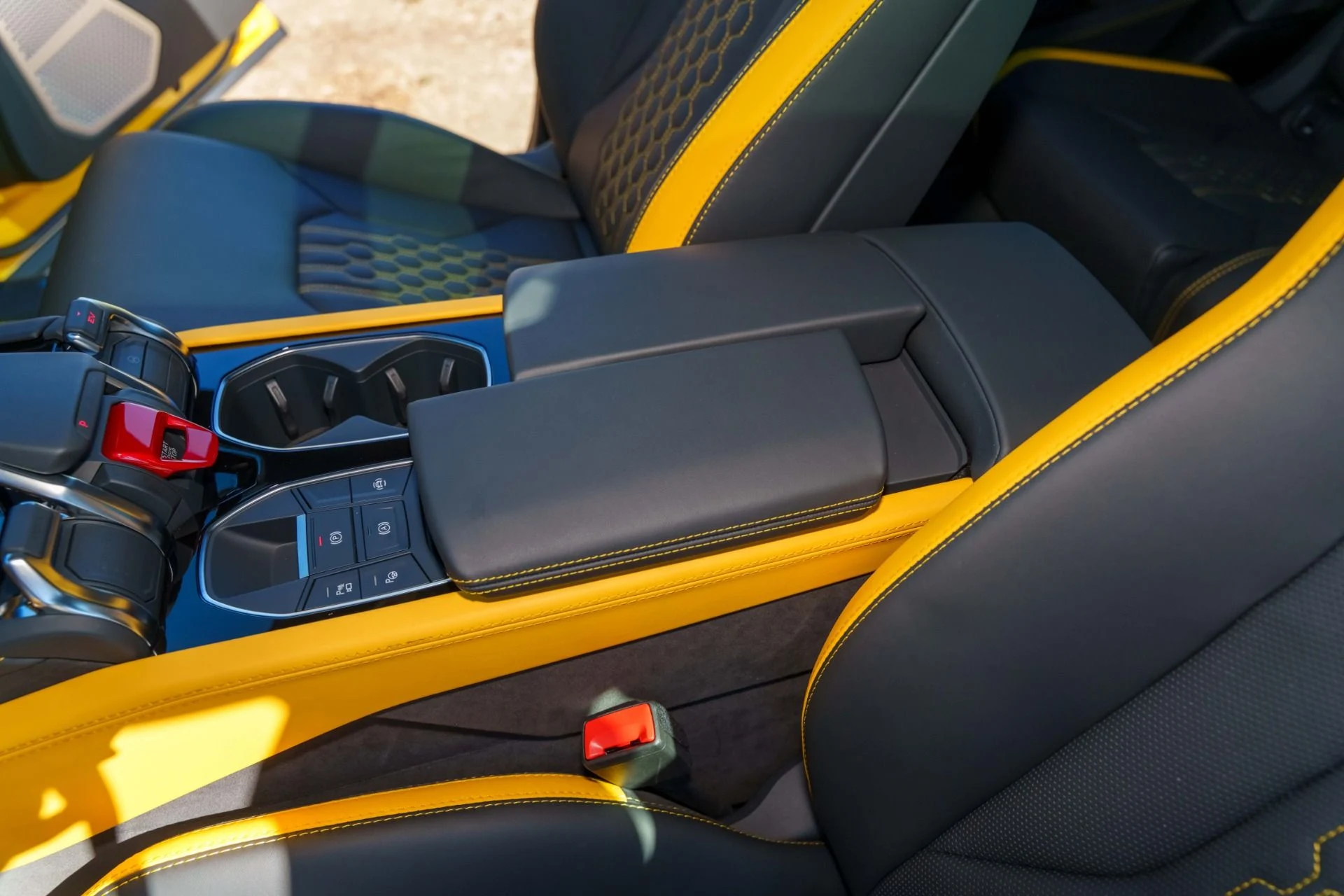 mph031_3499602021_Used_2025_Lamborghini_Urus_SE_1759793240_9c238a4315