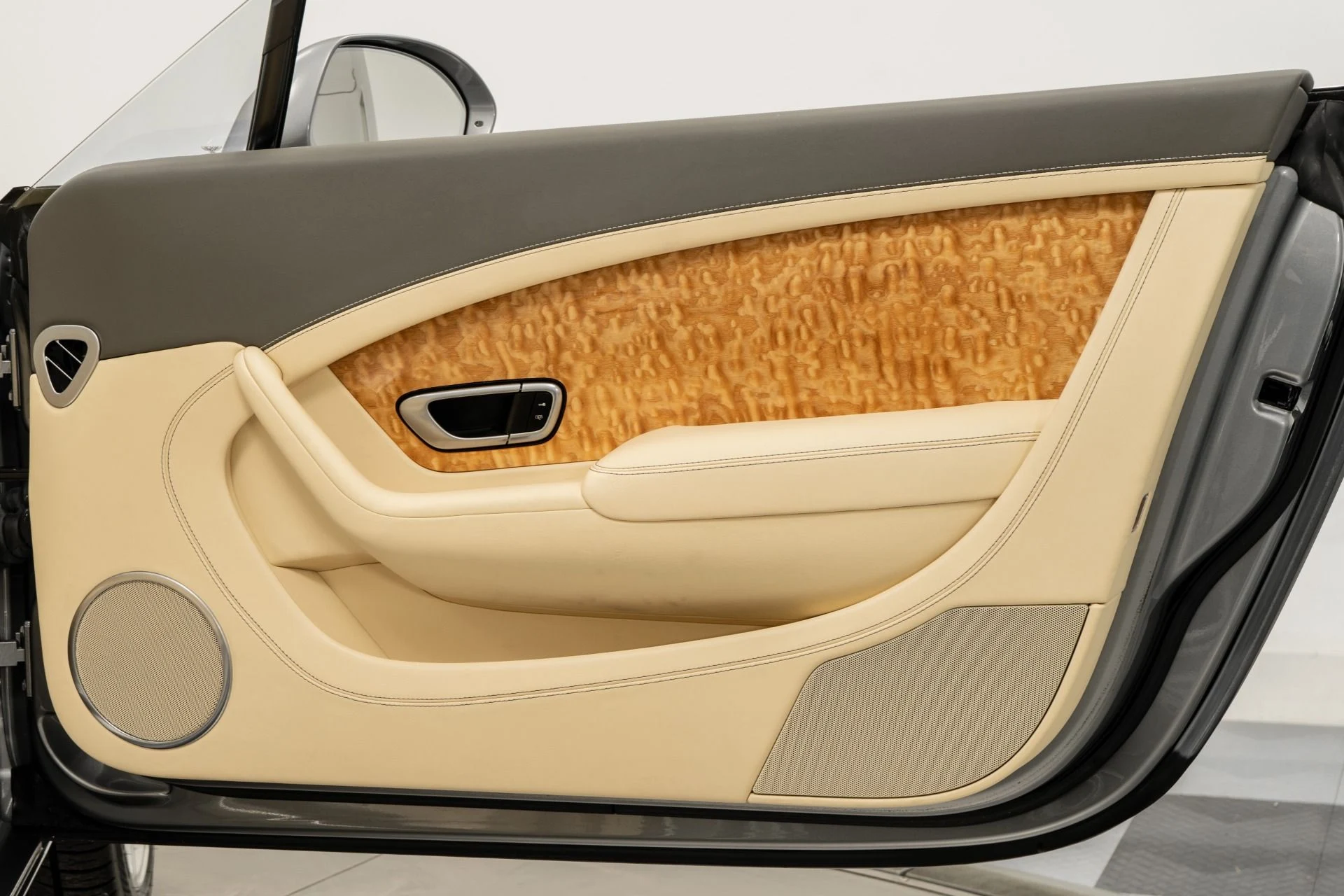 mph031_3506461300_Used_2016_Bentley_Continental_GTC_W12_Mulliner_Driving_Specification_1772642355_96e73409b4