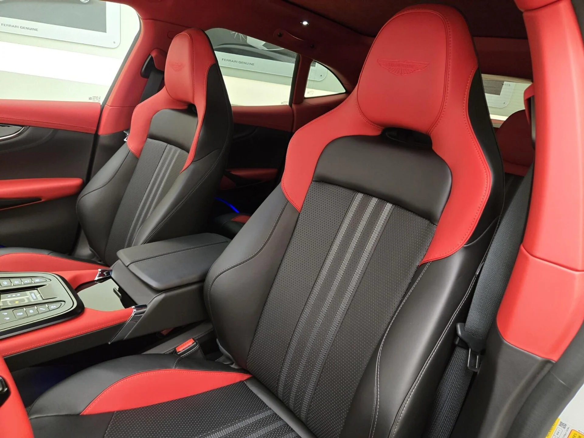 mph031_3515957610_Used_2025_Aston_Martin_DBX_707_1762583643_06e245d3a1