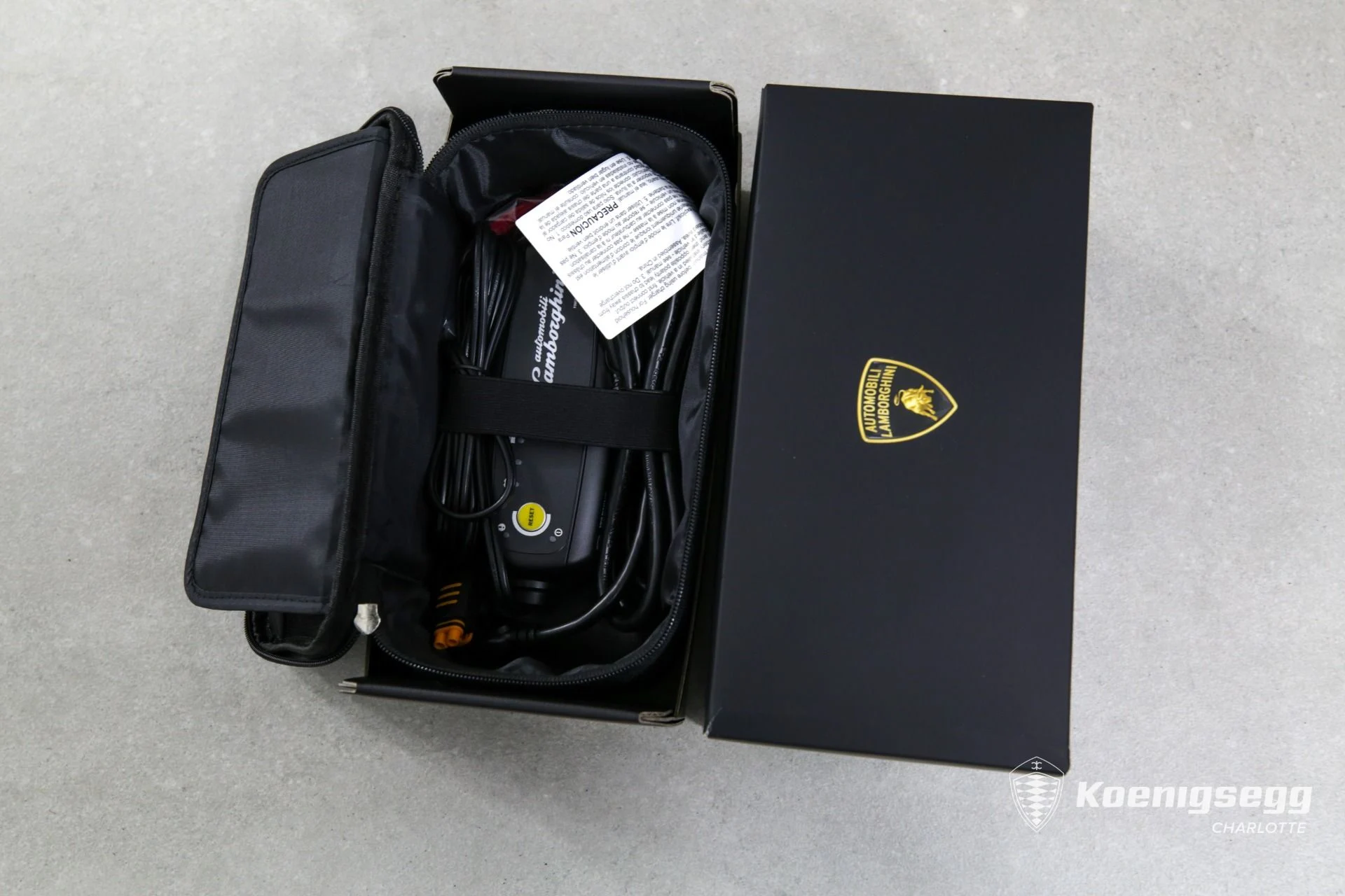 mph031_3516536906_Used_2023_LAMBORGHINI_URUS_S_PEARL_CAPSULE_1720196278_9920b8f906