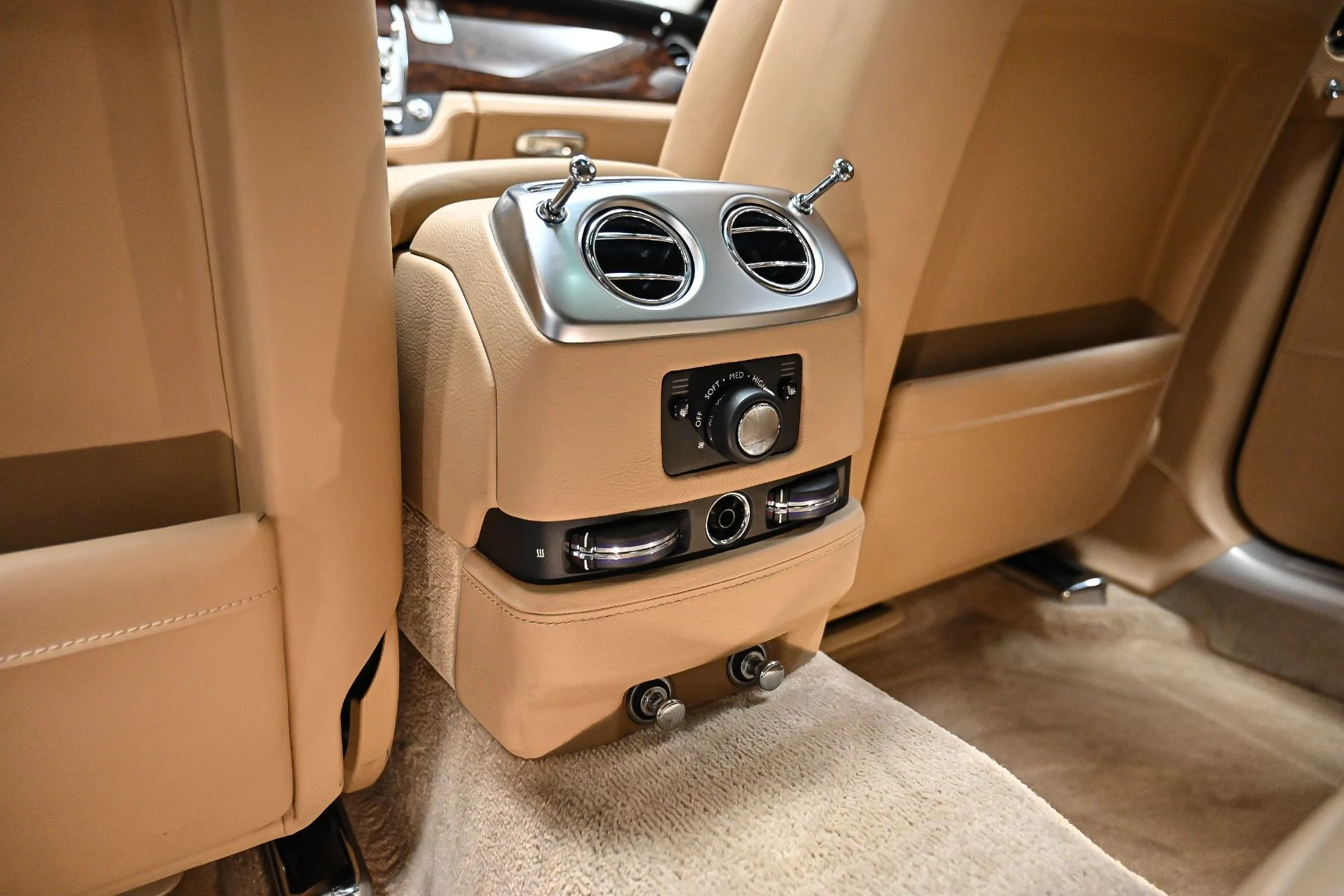 mph031_3523318147_Used_2017_Rolls_Royce_Ghost_1749695060_0be29e1c4c